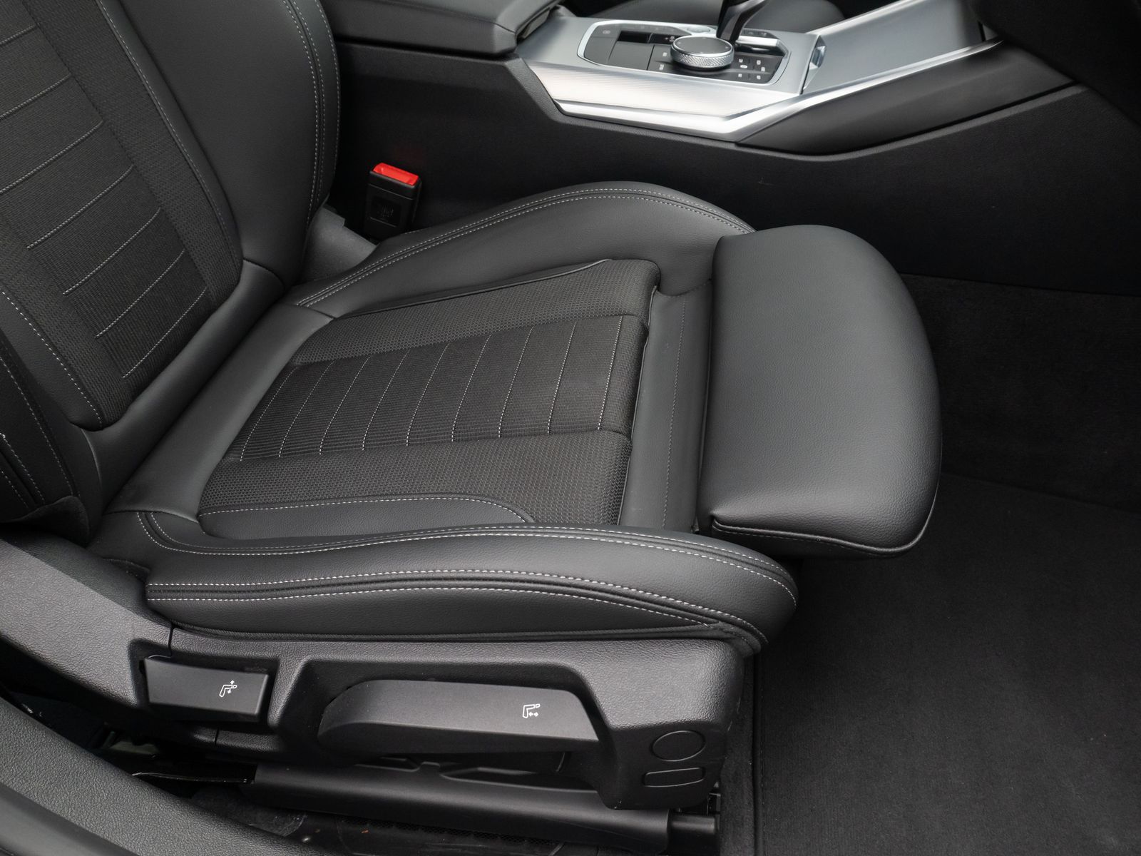 BMW 330e Sport Line - Samsaru's Car Outlet