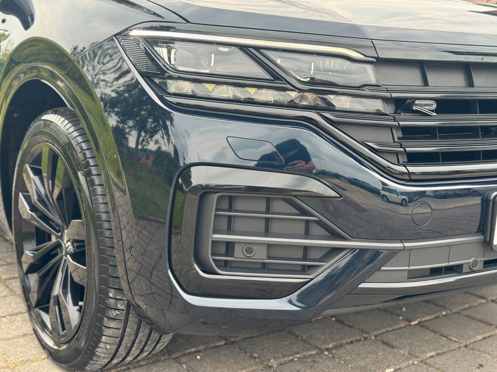 Volkswagen Touareg R-Line 4Motion - Samsaru's Car Outlet