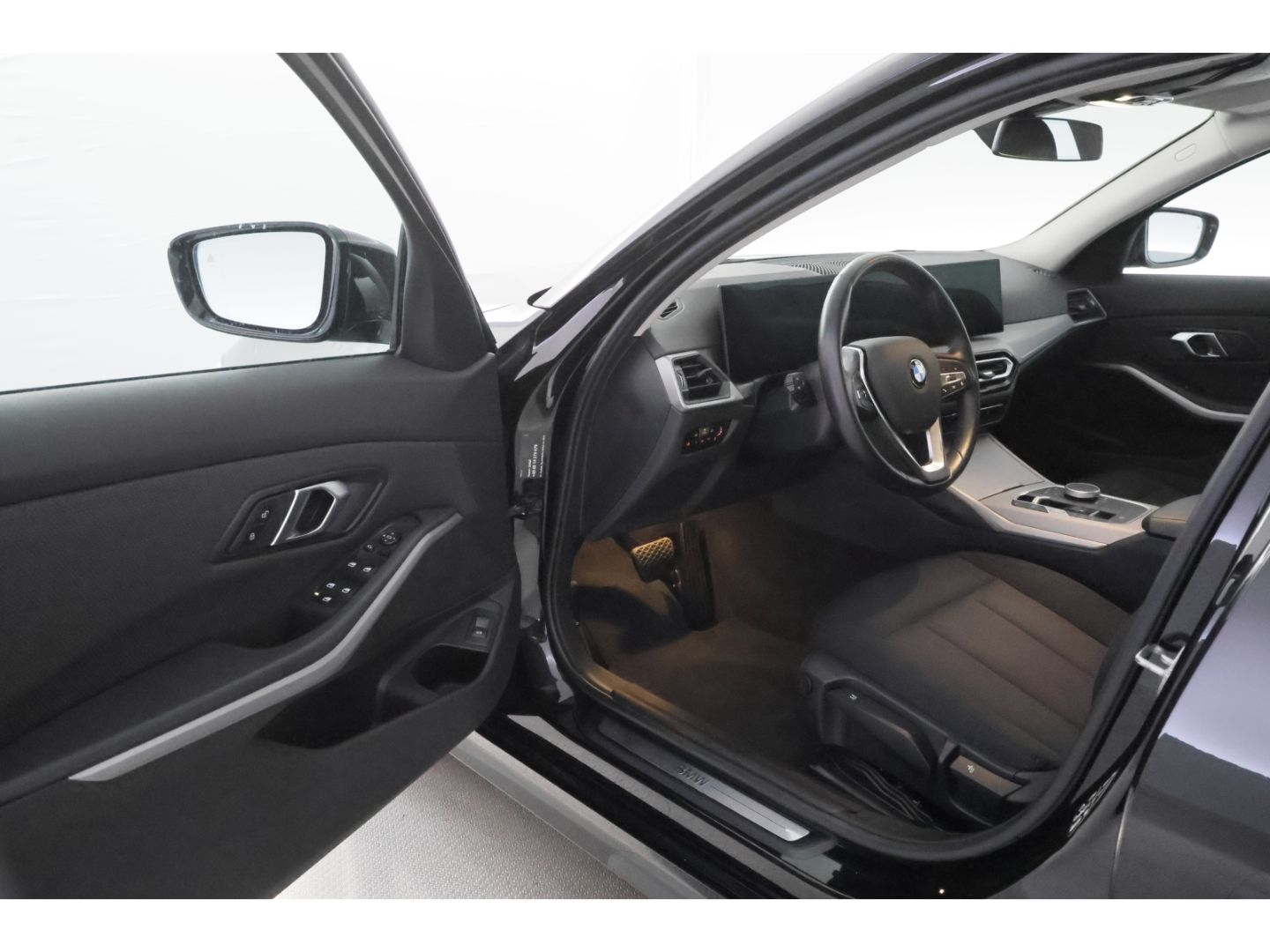 BMW 320 d xdrive Touring - Samsaru's Car Outlet