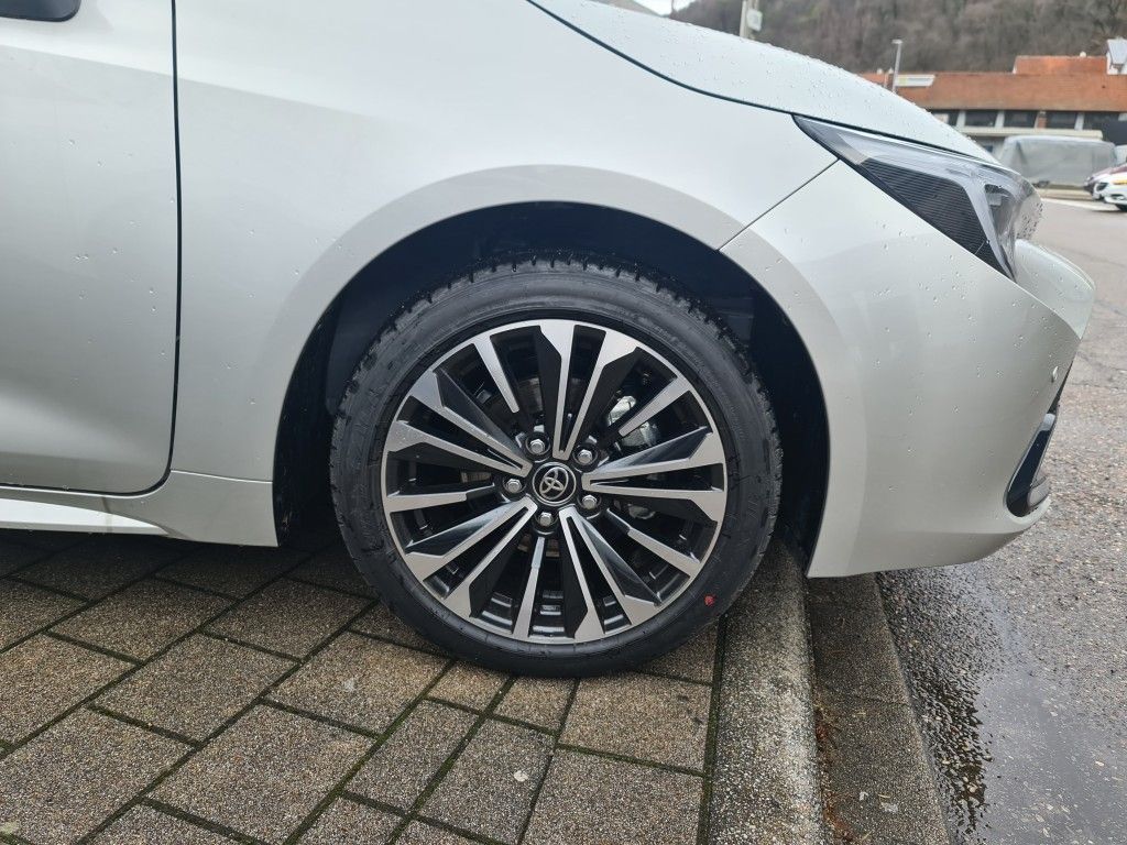 Toyota Corolla 1.8 Hybrid Team D