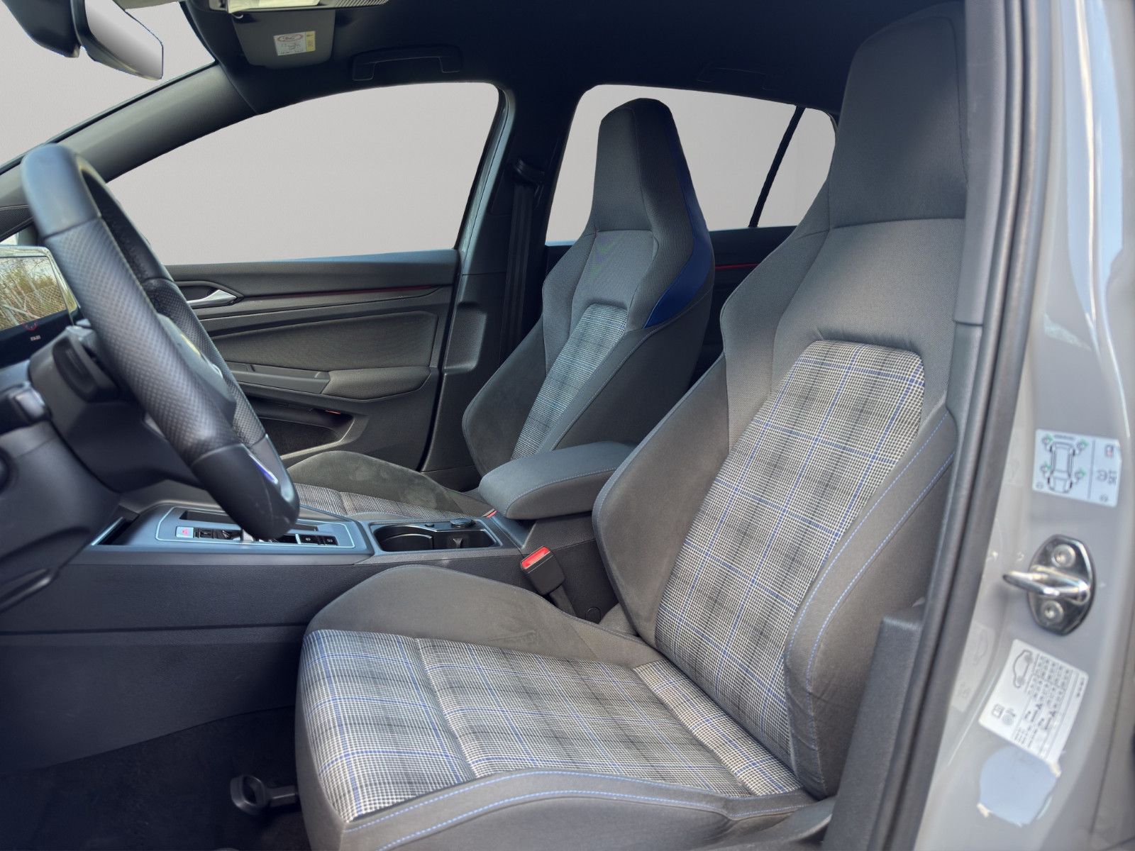 Volkswagen Golf VIII 1.4 TSI GTE DSG - Samsaru's Car Outlet