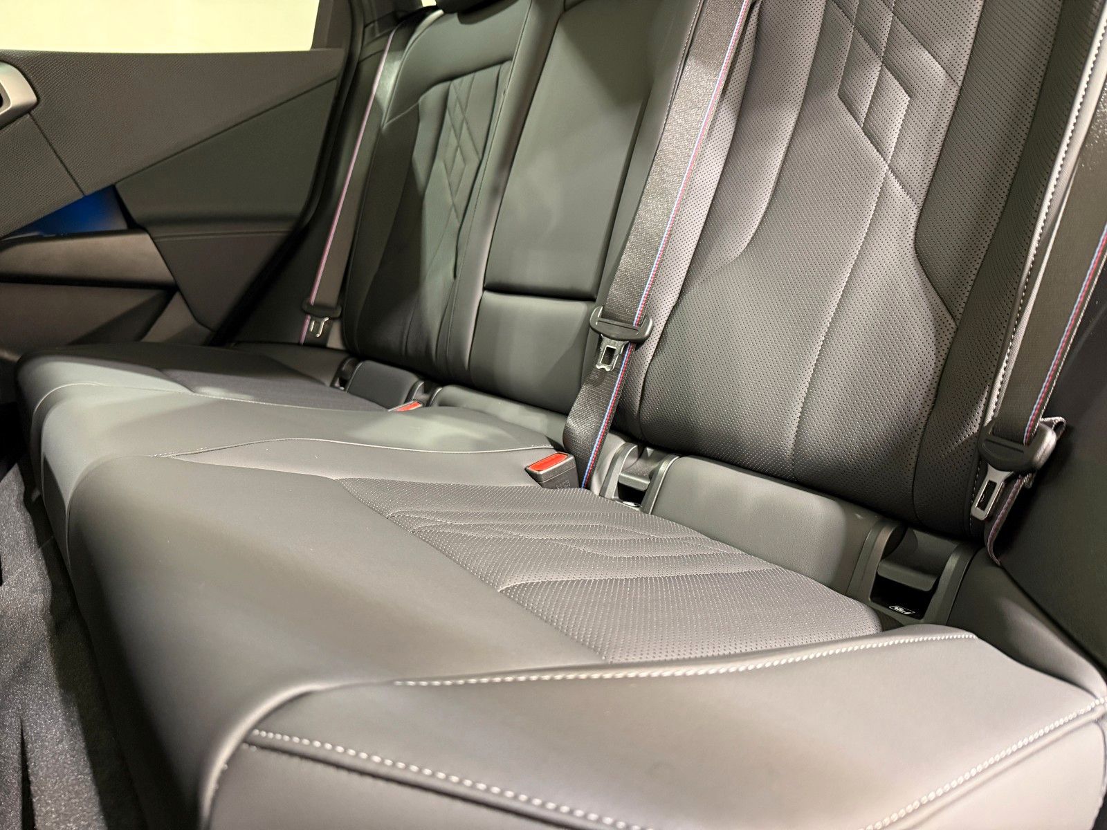 BMW X3 M50 xDrive Standhzg AHK ACC 360° Pano HUD HK