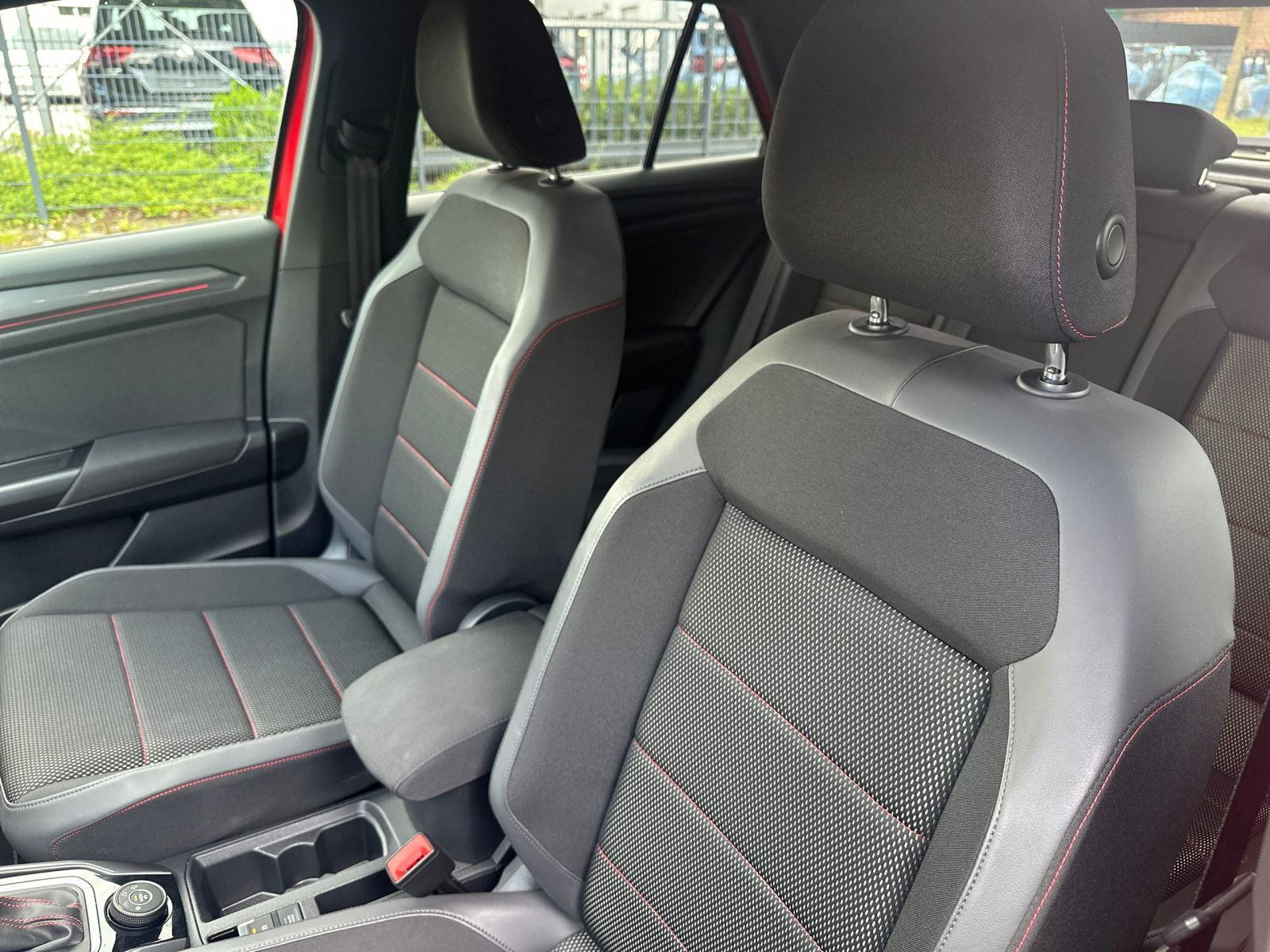 Volkswagen T-Roc 2.0 TDI Sport 4Motion - Samsaru's Car Outlet