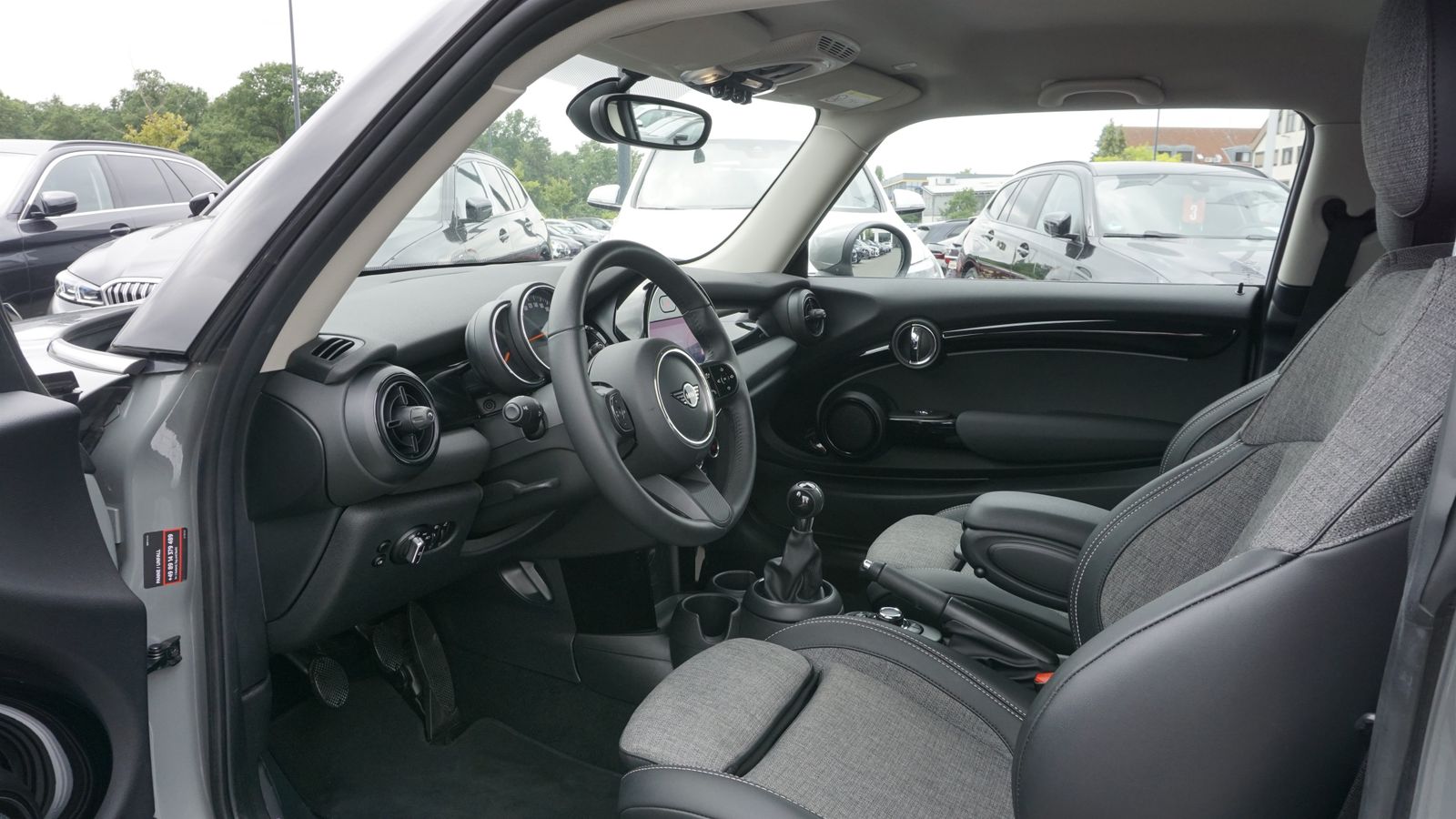 MINI One Hatch - Samsaru's Car Outlet