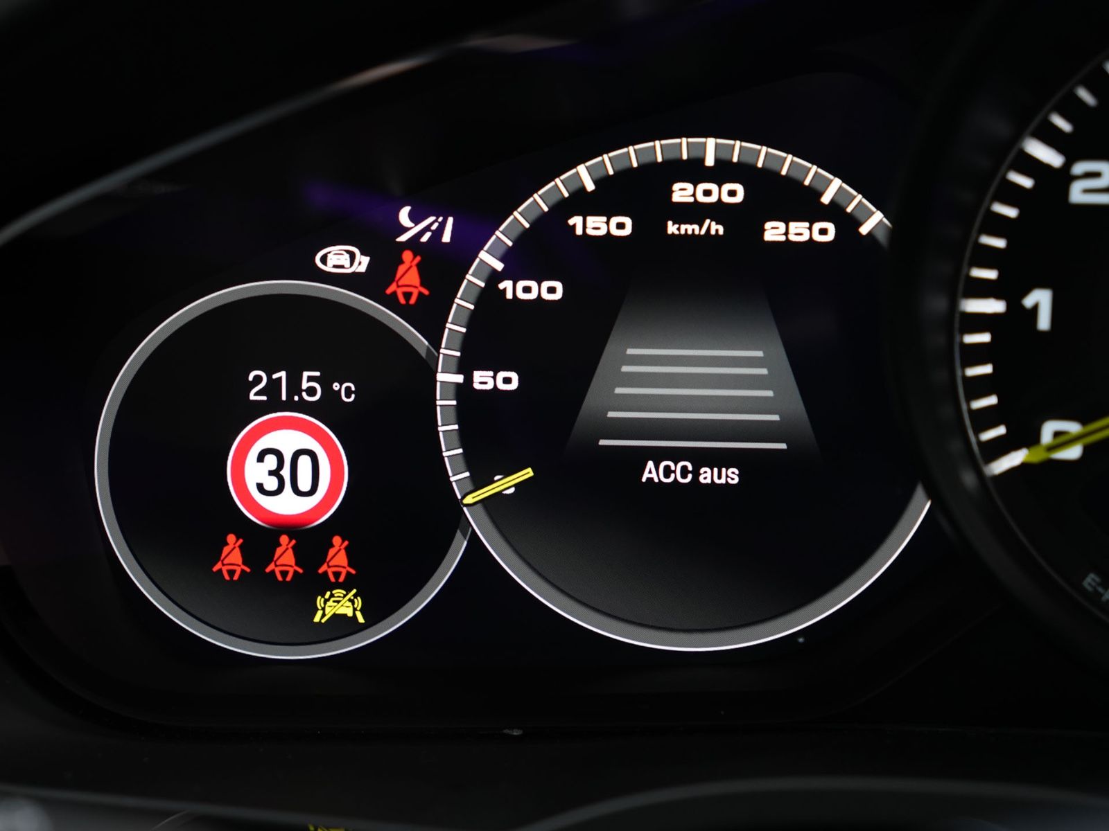 Porsche E-Hybrid MY24-INNODRIVE-ACC-LUFTF.-PANO-BOSE-RS
