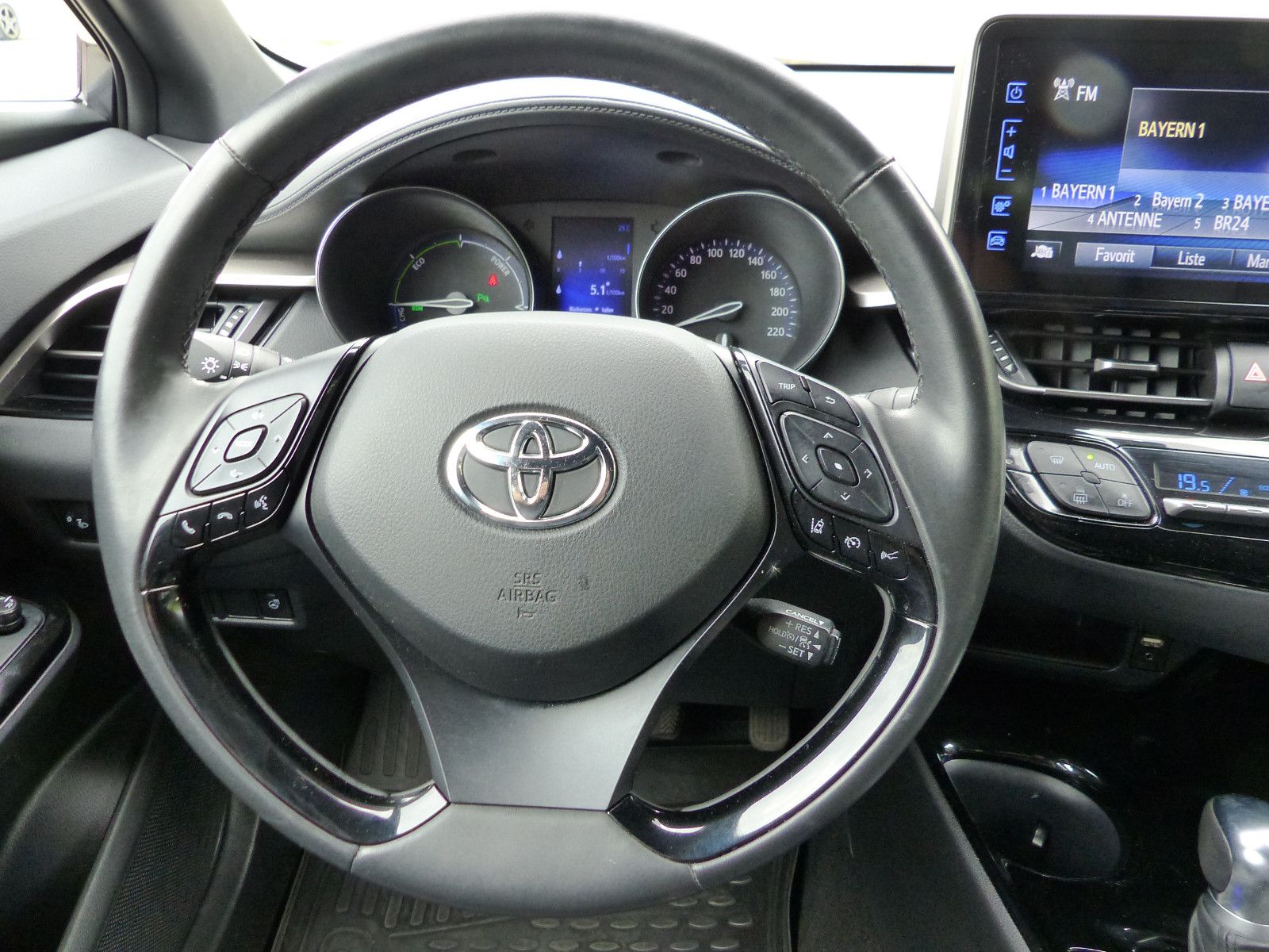 Toyota C-HR 1.8 VVT-i Hybrid Club - Samsaru's Car Outlet