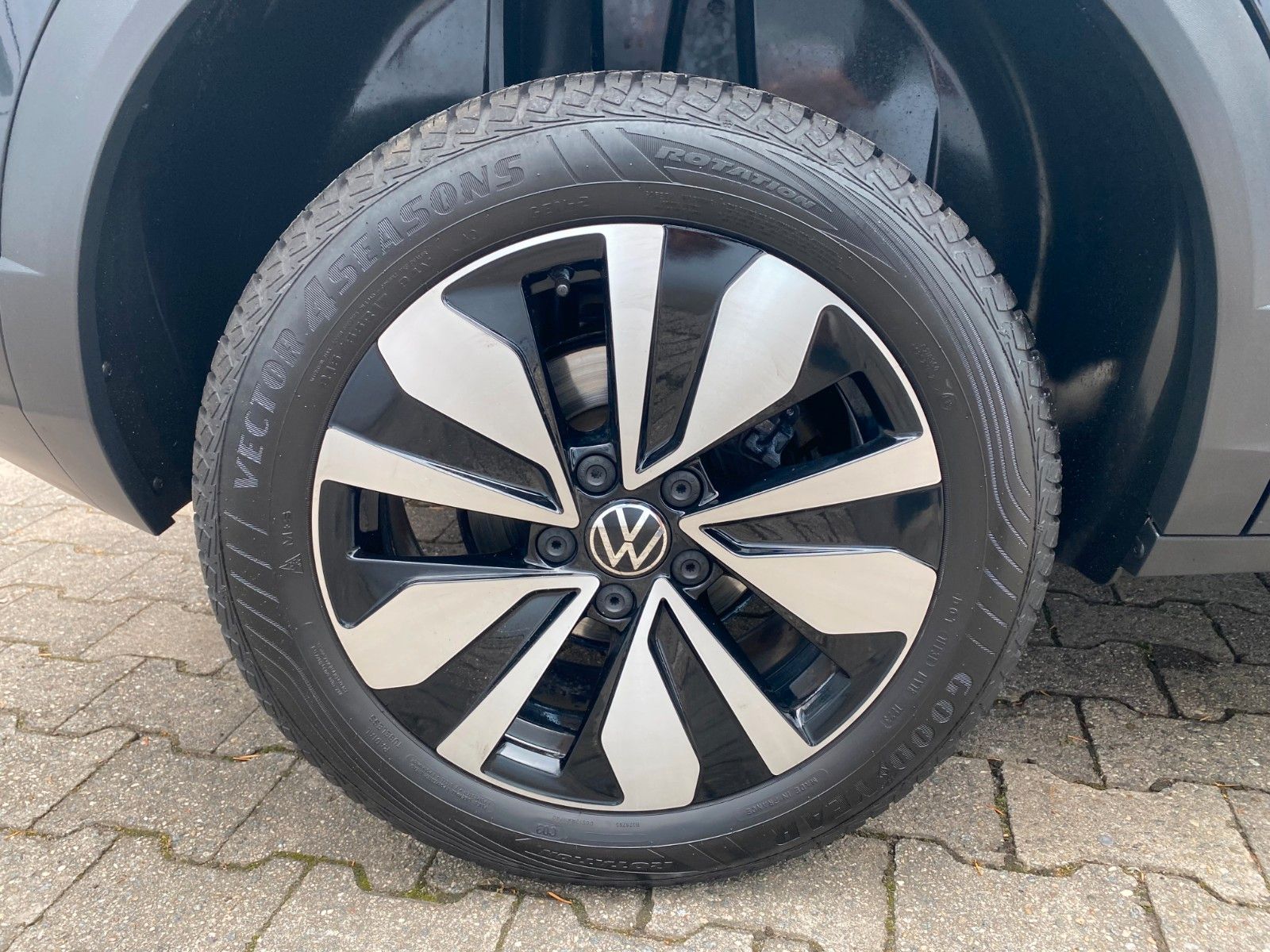 Volkswagen T-Roc Move - Samsaru's Car Outlet