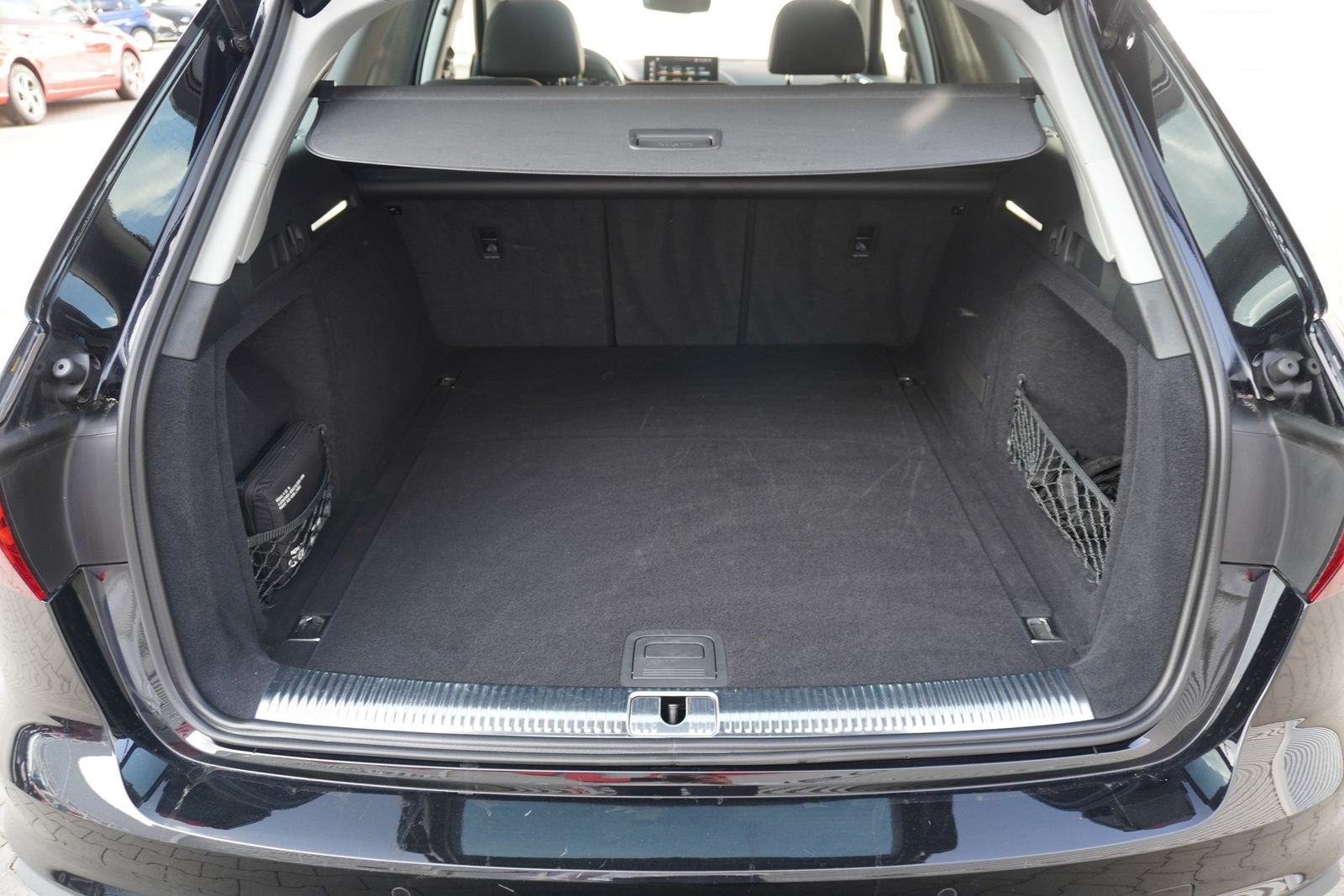 Audi A4 35 2.0 TDI Avant - Samsaru's Car Outlet