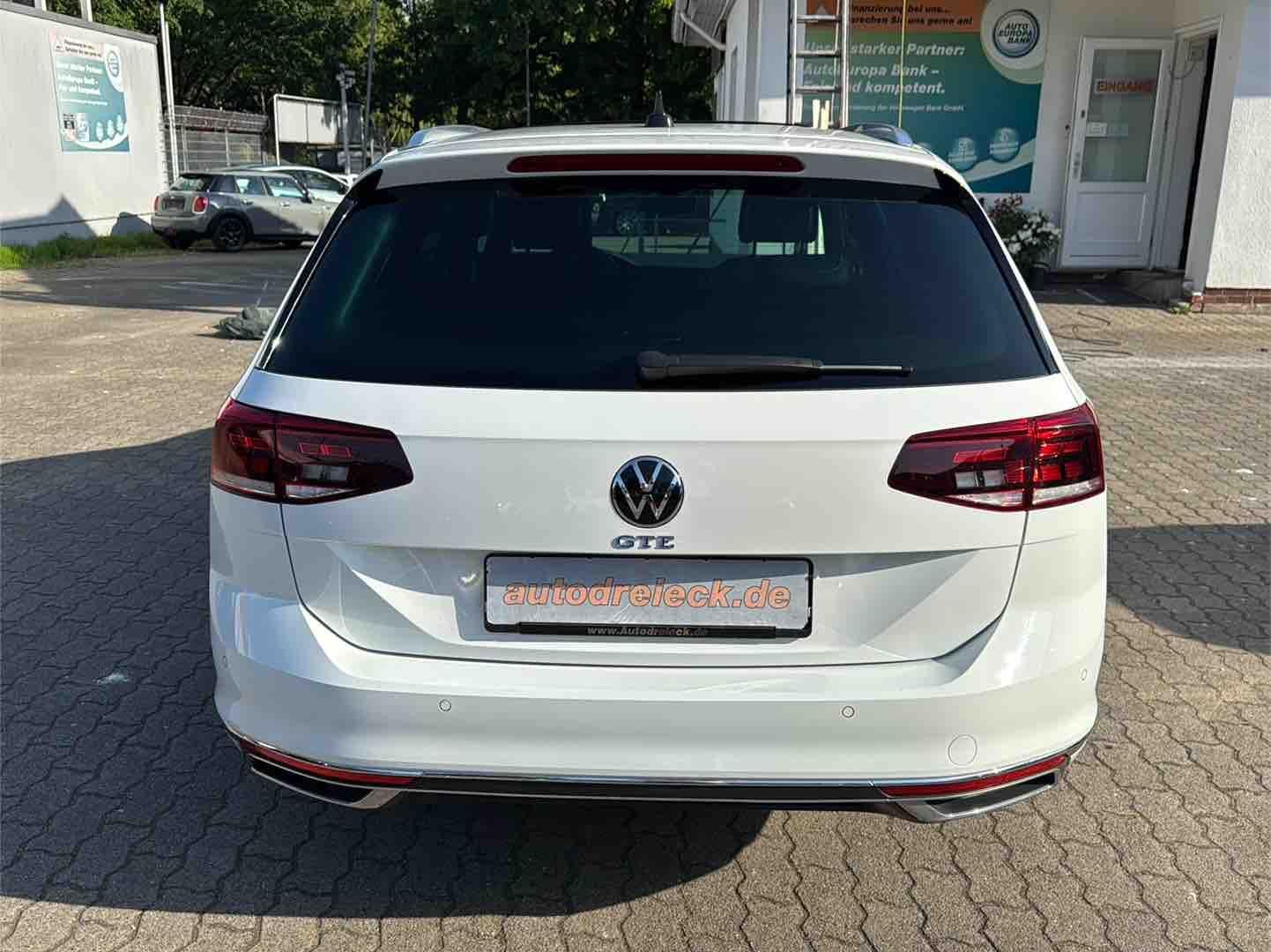 Volkswagen Passat Variant GTE - Samsaru's Car Outlet