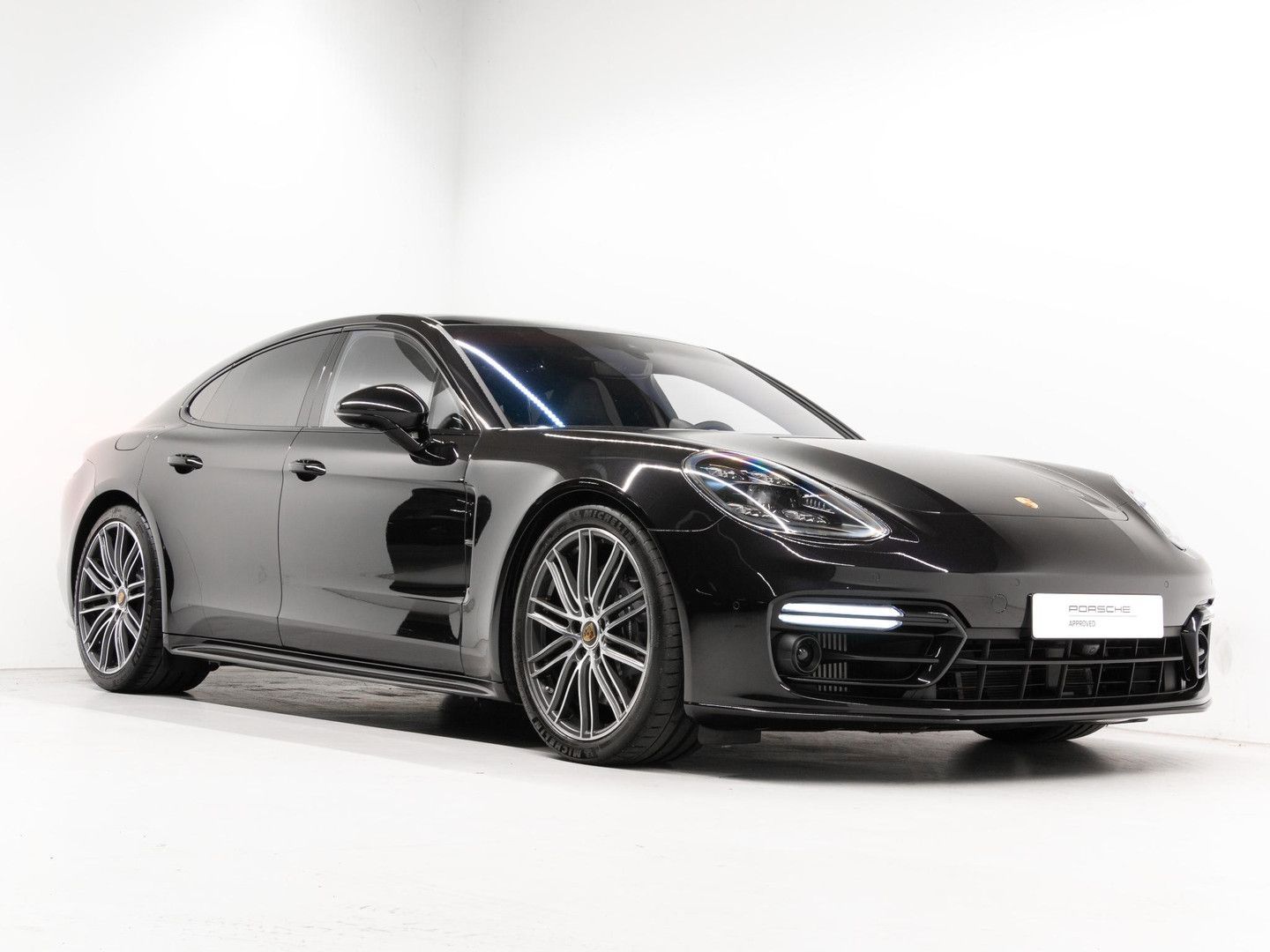 Porsche Panamera 4 E-Hybrid Platinum Edition