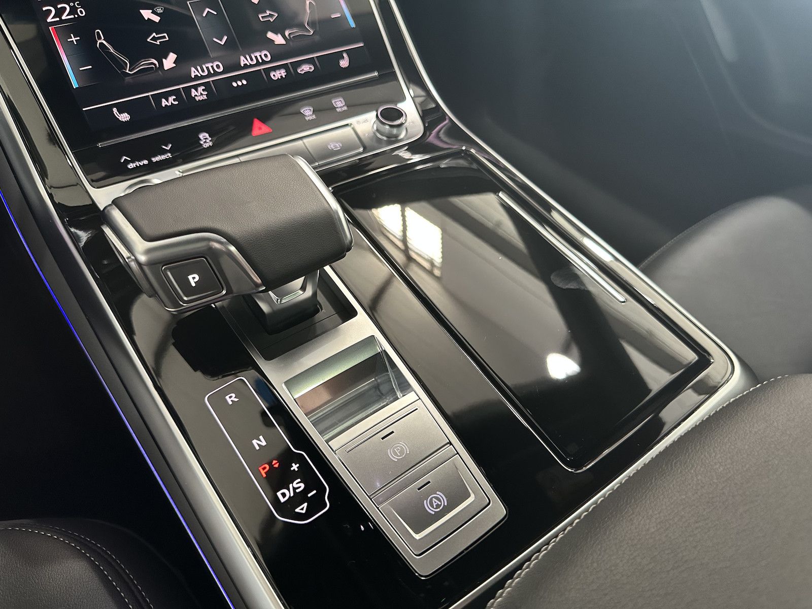 Audi Q8 45 Tdi quattro S Line - Samsaru's Car Outlet