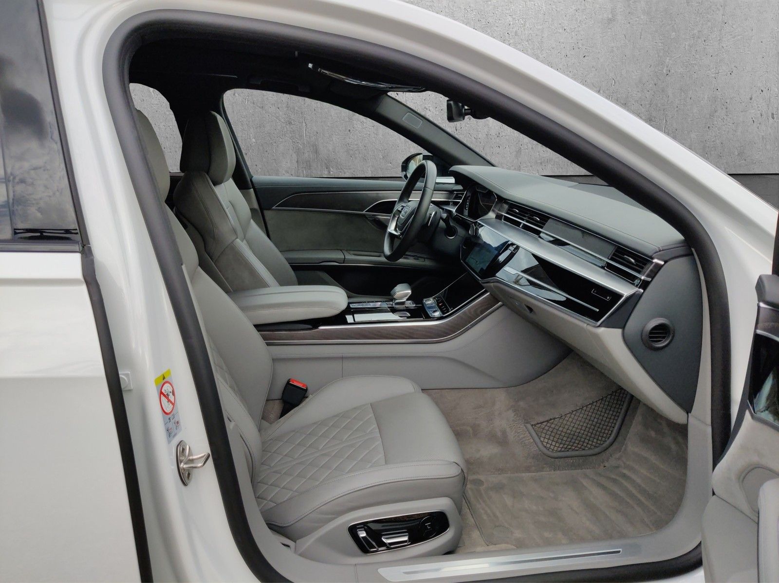 Audi A8 50 TDI L quattro - Samsaru's Car Outlet