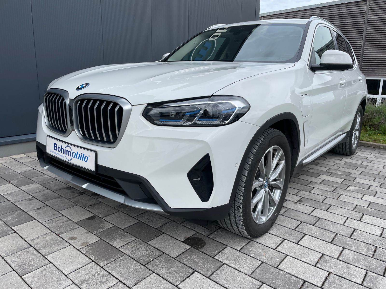 BMW X3 xDrive30e - Samsaru's Car Outlet