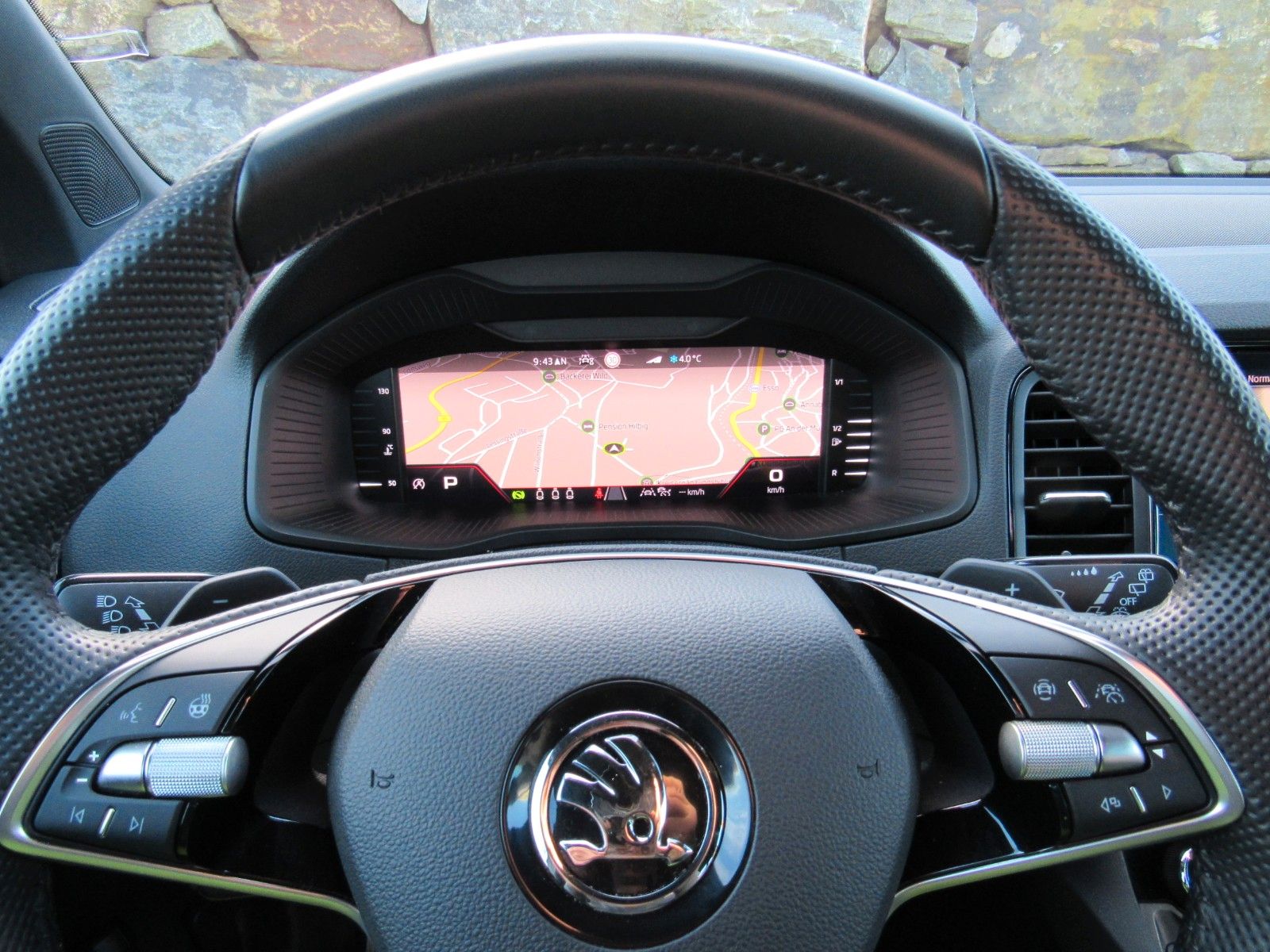 Skoda Karoq 2.0l TDI DSG 4x4 Sportline AHK 360° CANTON