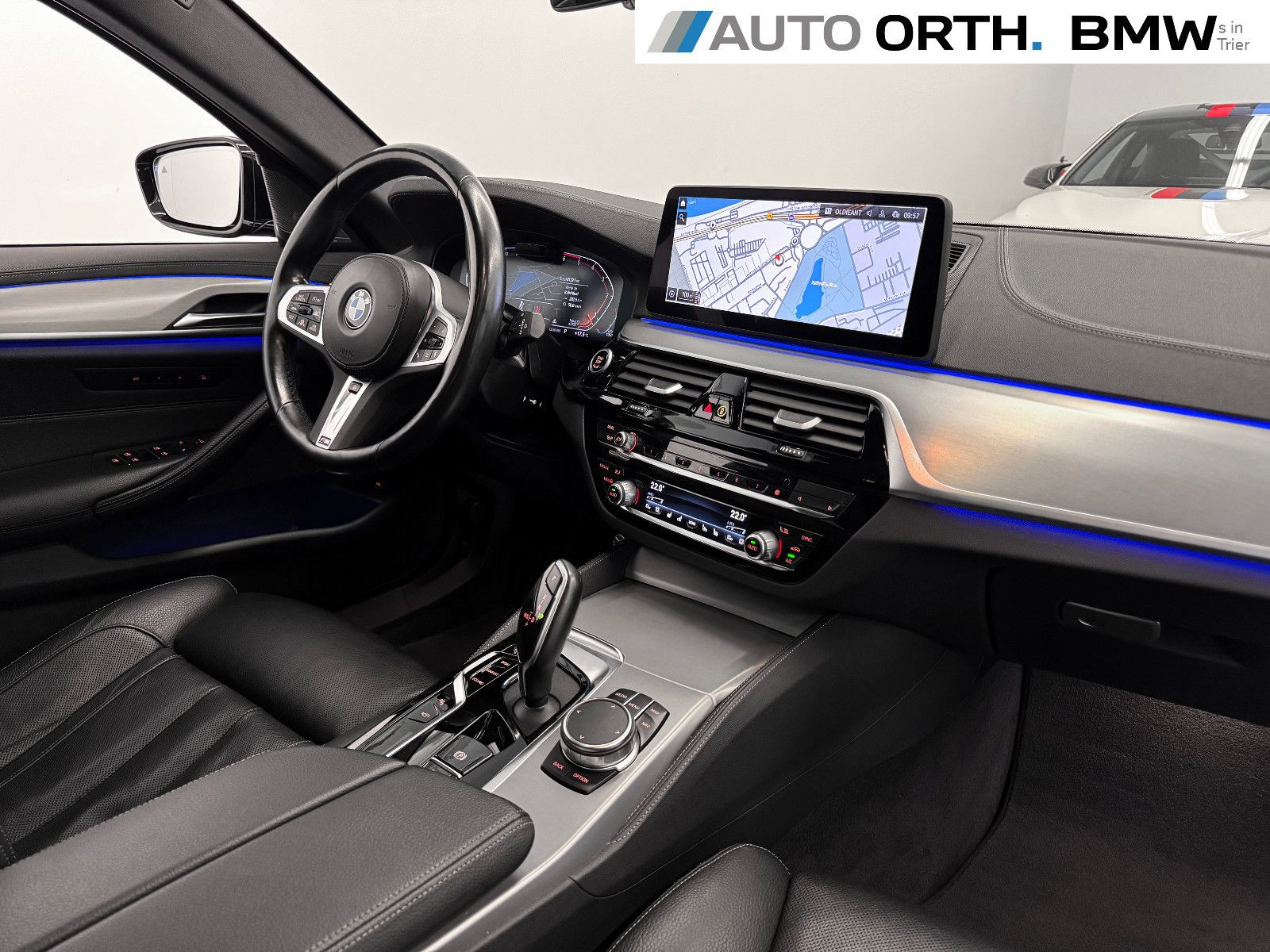 BMW 530d xDrive Touring PANO ST-HZG MASSAGE SITZLÜFT