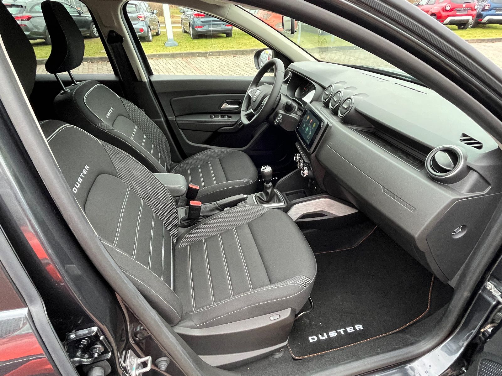 Dacia Duster TCe100 Prestige - Samsaru's Car Outlet