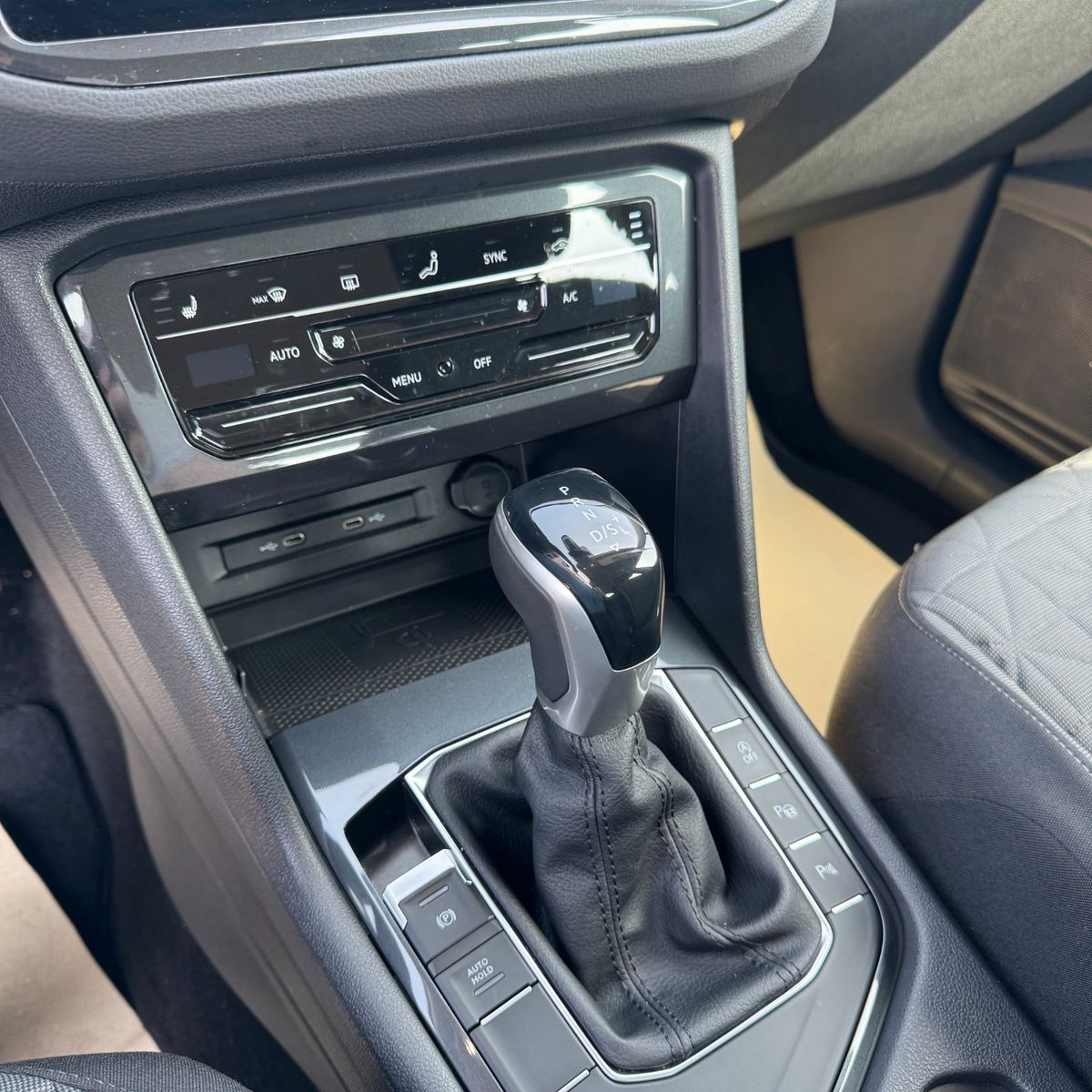 Volkswagen Tiguan Life 2.0 TDI - Samsaru's Car Outlet