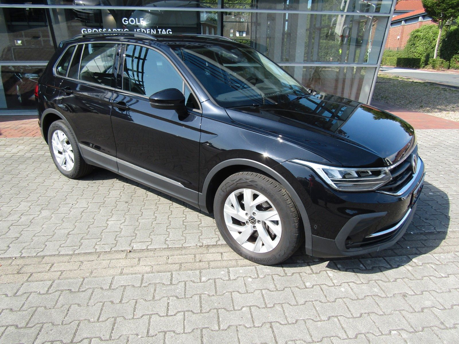 Volkswagen Tiguan 1.4 TSI Life eHybrid Plug-in - Samsaru's Car Outlet