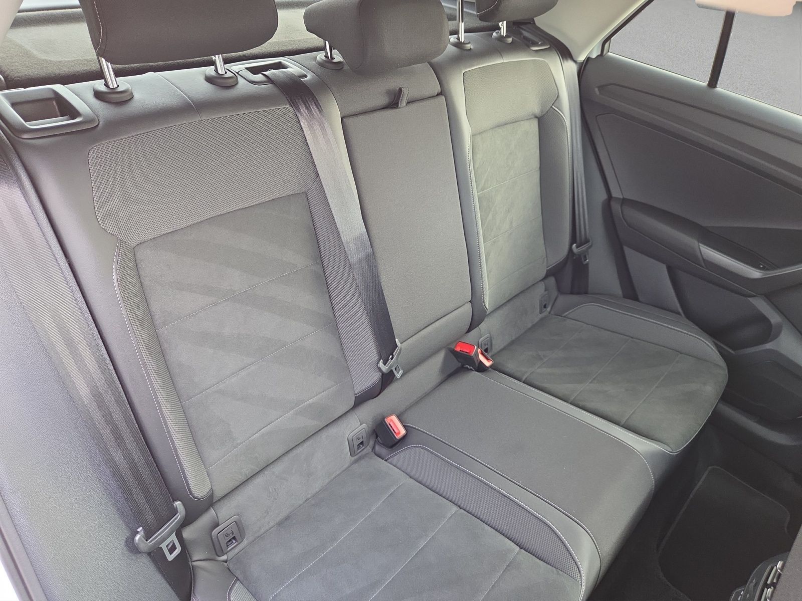 Volkswagen T-ROC 1.5 TSI STYLE - Samsaru's Car Outlet
