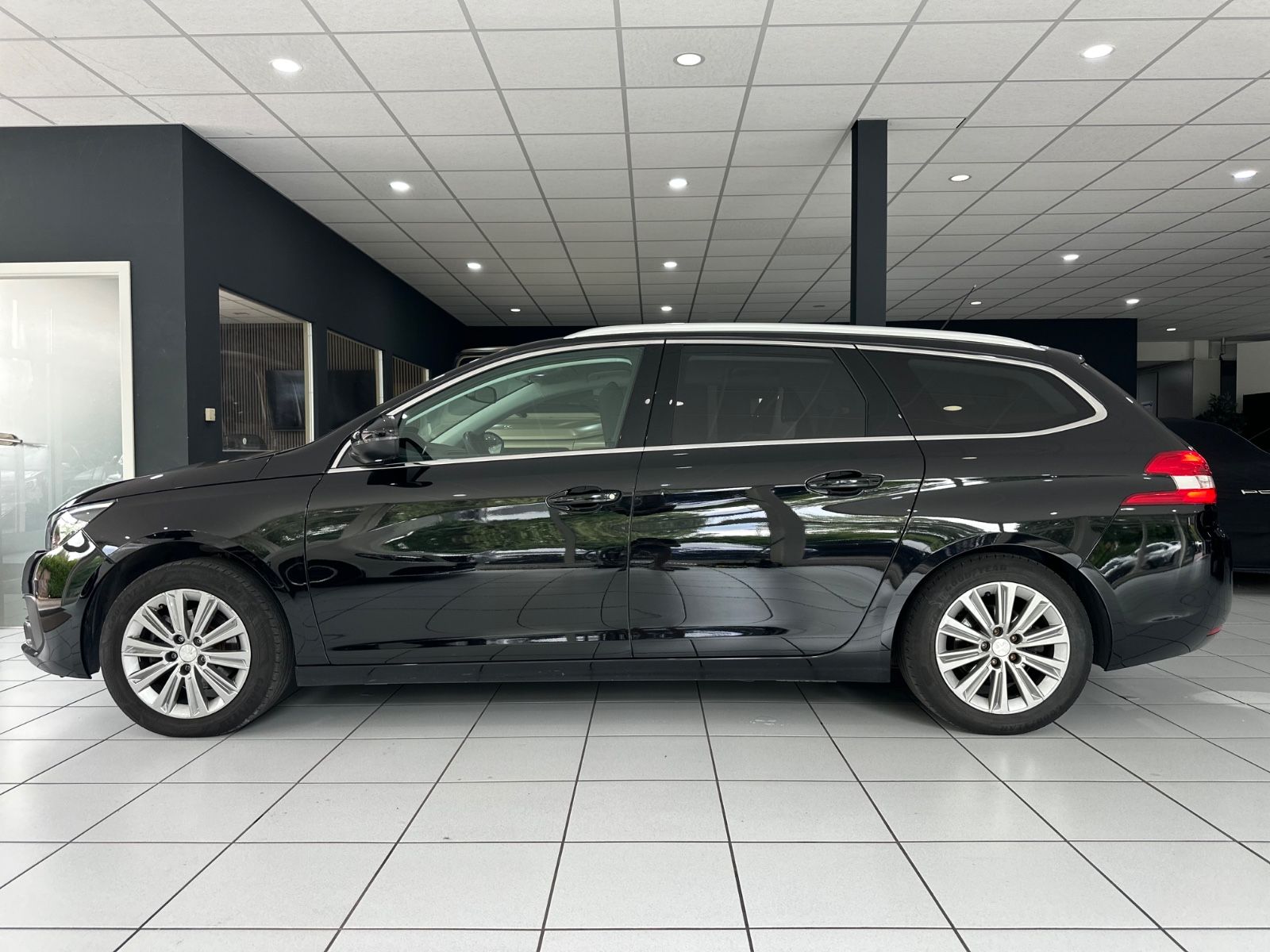 Peugeot 308 SW Allure - Samsaru's Car Outlet