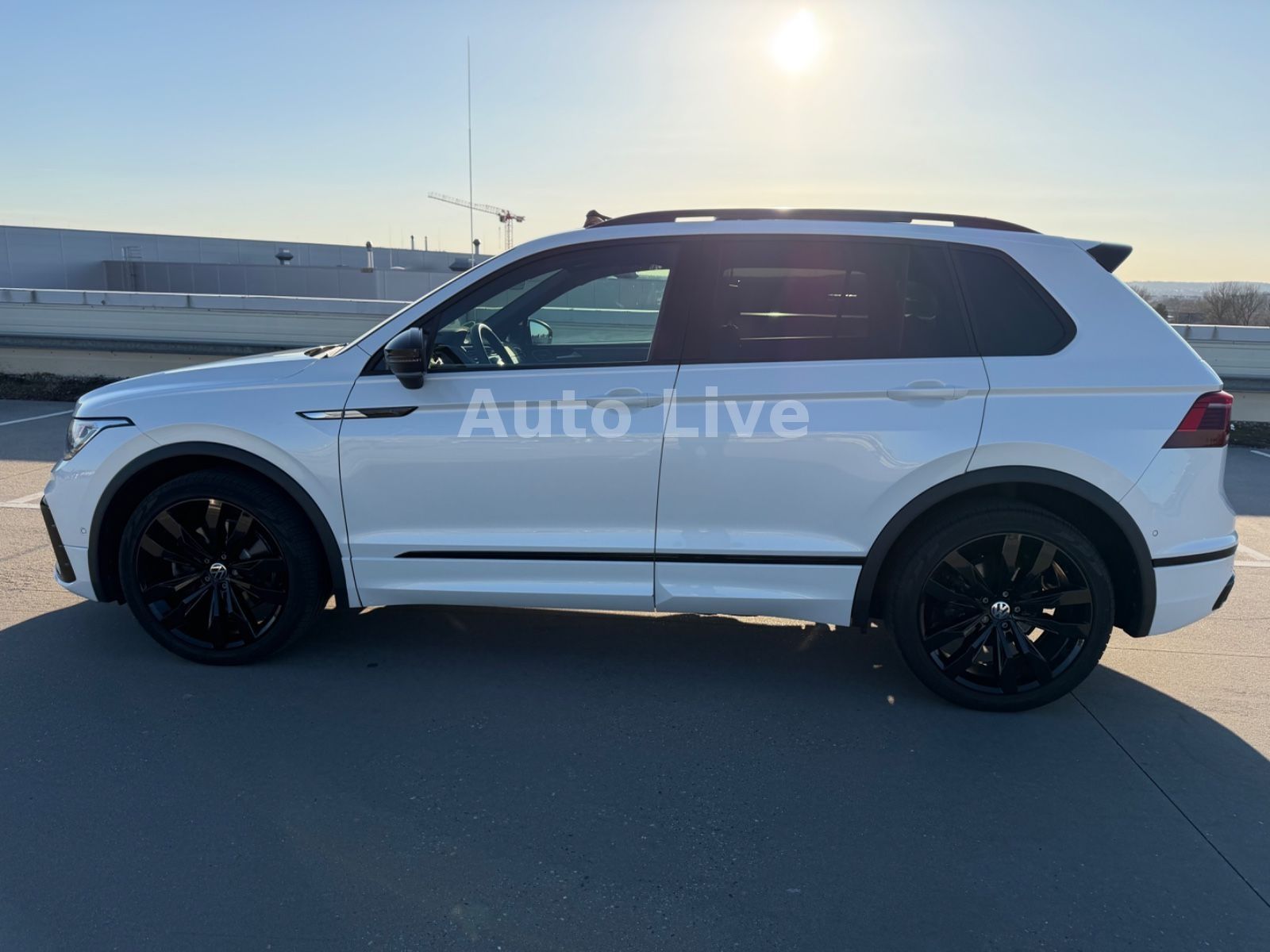 Volkswagen Tiguan 2.0 TDI*4M*DSG*R LINE*PANO*IQ-LED*AHK*VOL