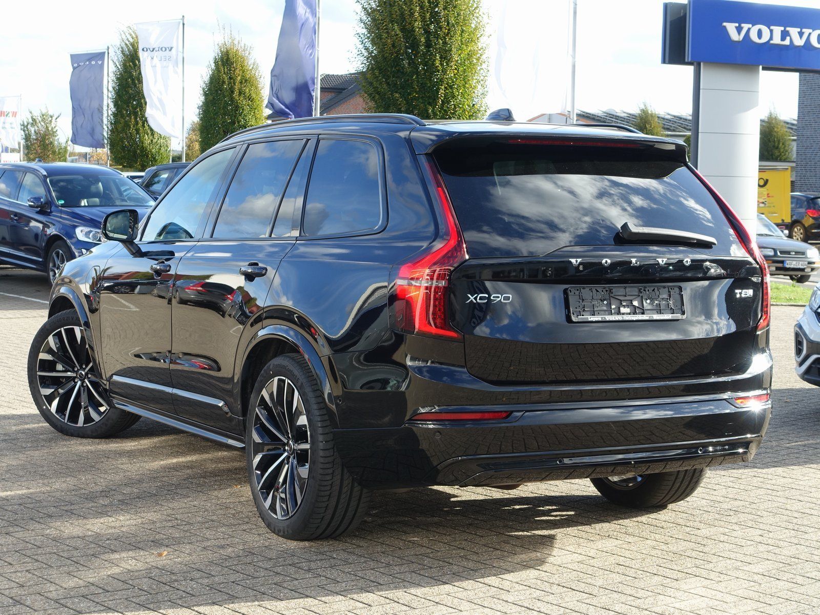 Volvo XC90 Plus Dark T8 AWD Plug-in Hybrid B&W/HUD