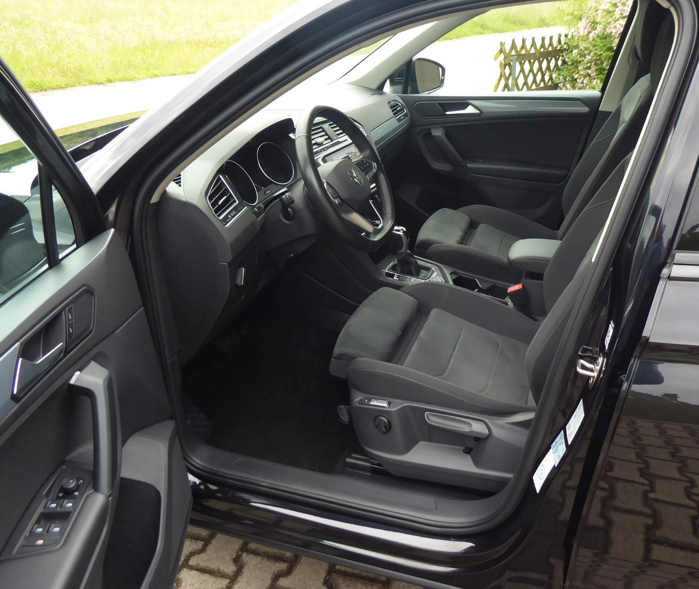 Volkswagen Tiguan Life 4Motion 2.0 TDI - Samsaru's Car Outlet