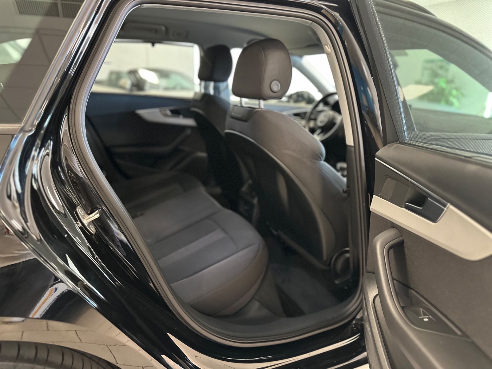 Audi A4 Avant 35 TDI Aut - Samsaru's Car Outlet