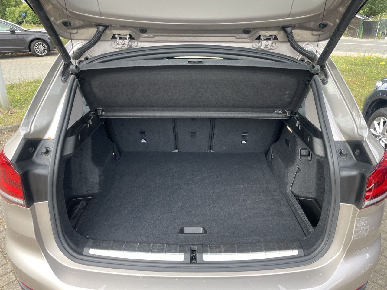 BMW X1 xDrive25e X Line - Samsaru's Car Outlet