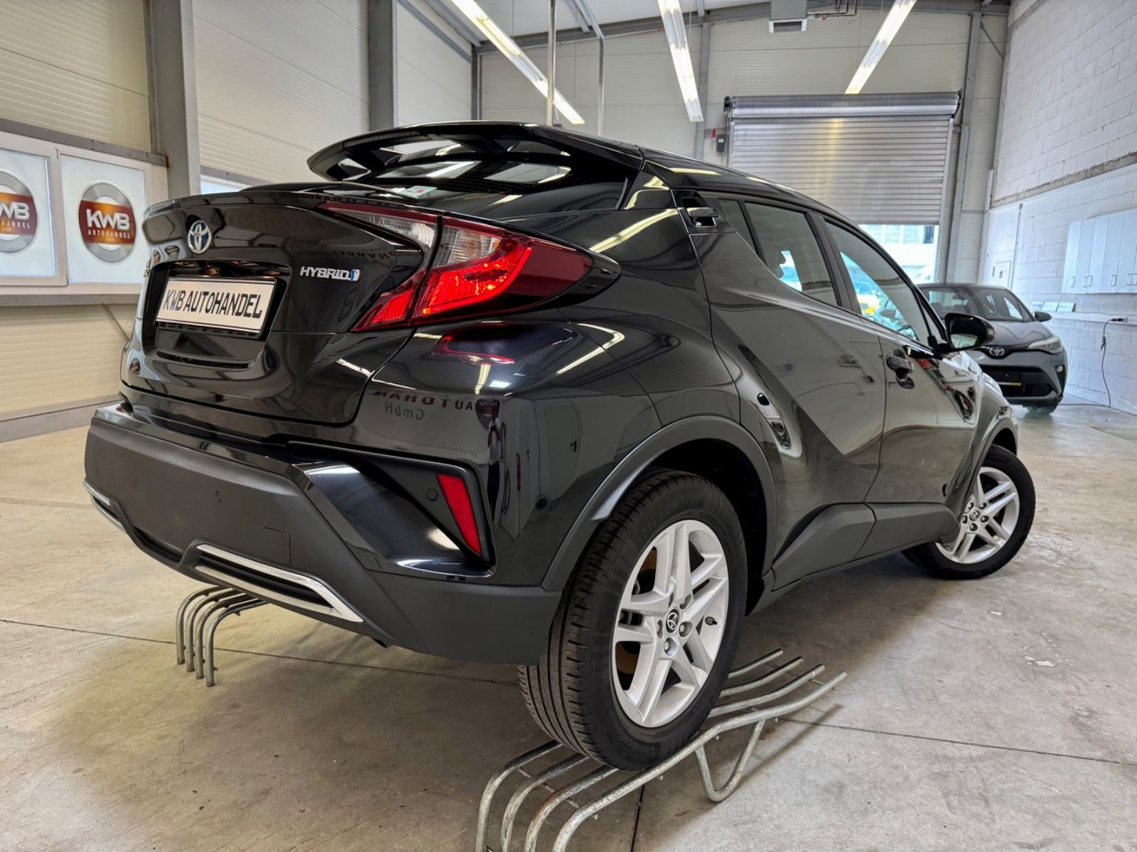 Toyota C-HR 2.0 Hybrid Business Edition - Samsaru's Car Outlet
