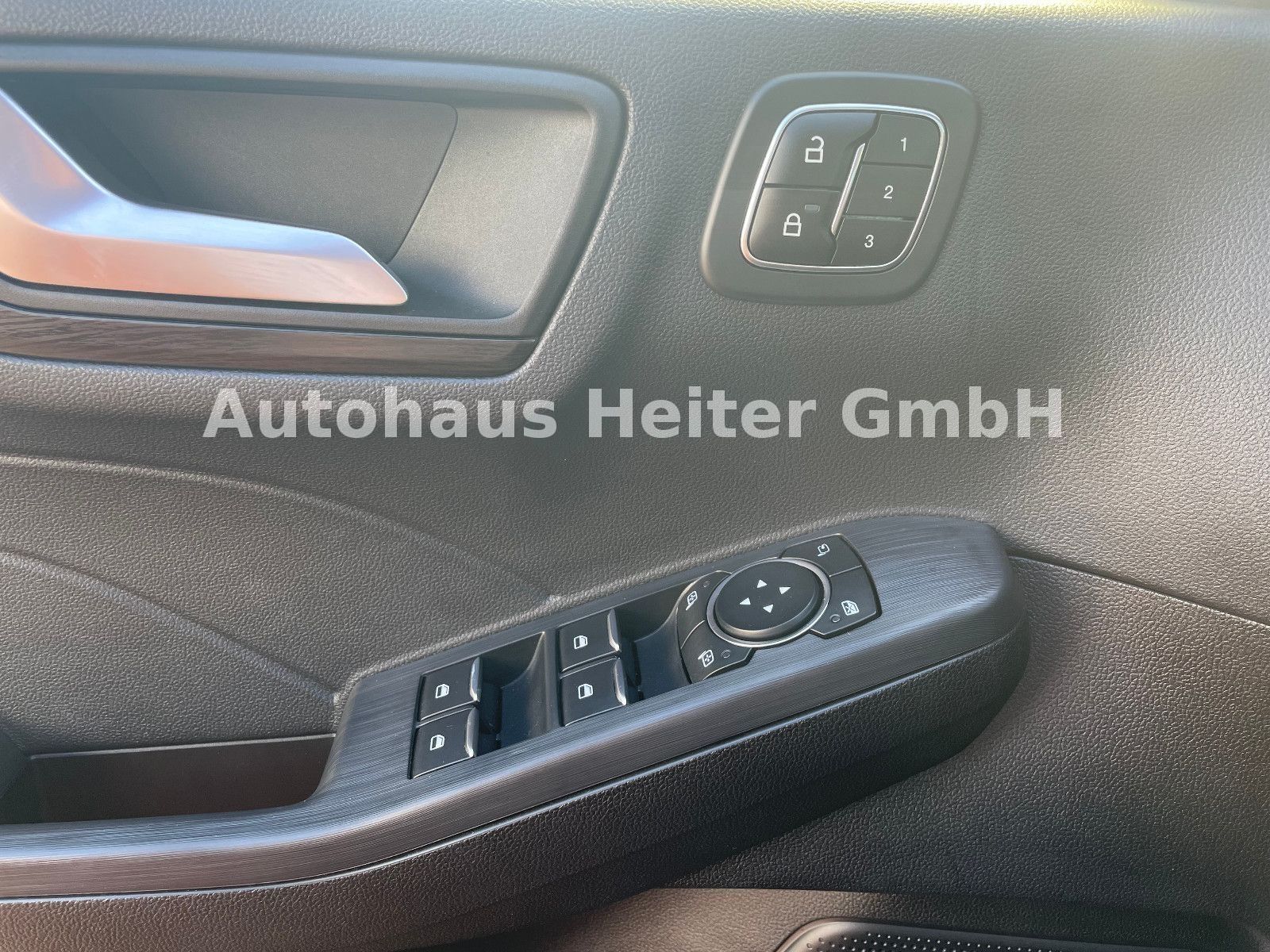 Ford Kuga FHEV Allrad Vignale - Samsaru's Car Outlet