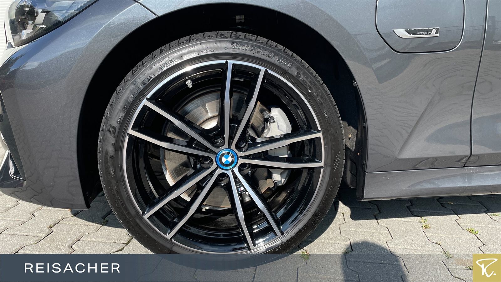BMW 330e A xDrive M Sport - Samsaru's Car Outlet