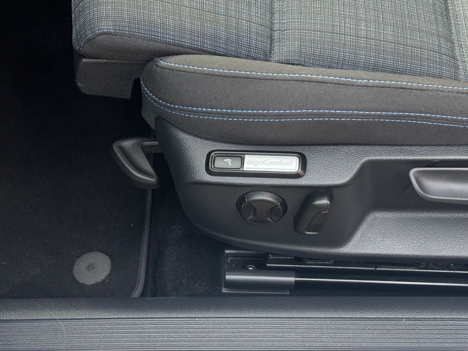 Volkswagen Passat Variant GTE DSG - Samsaru's Car Outlet