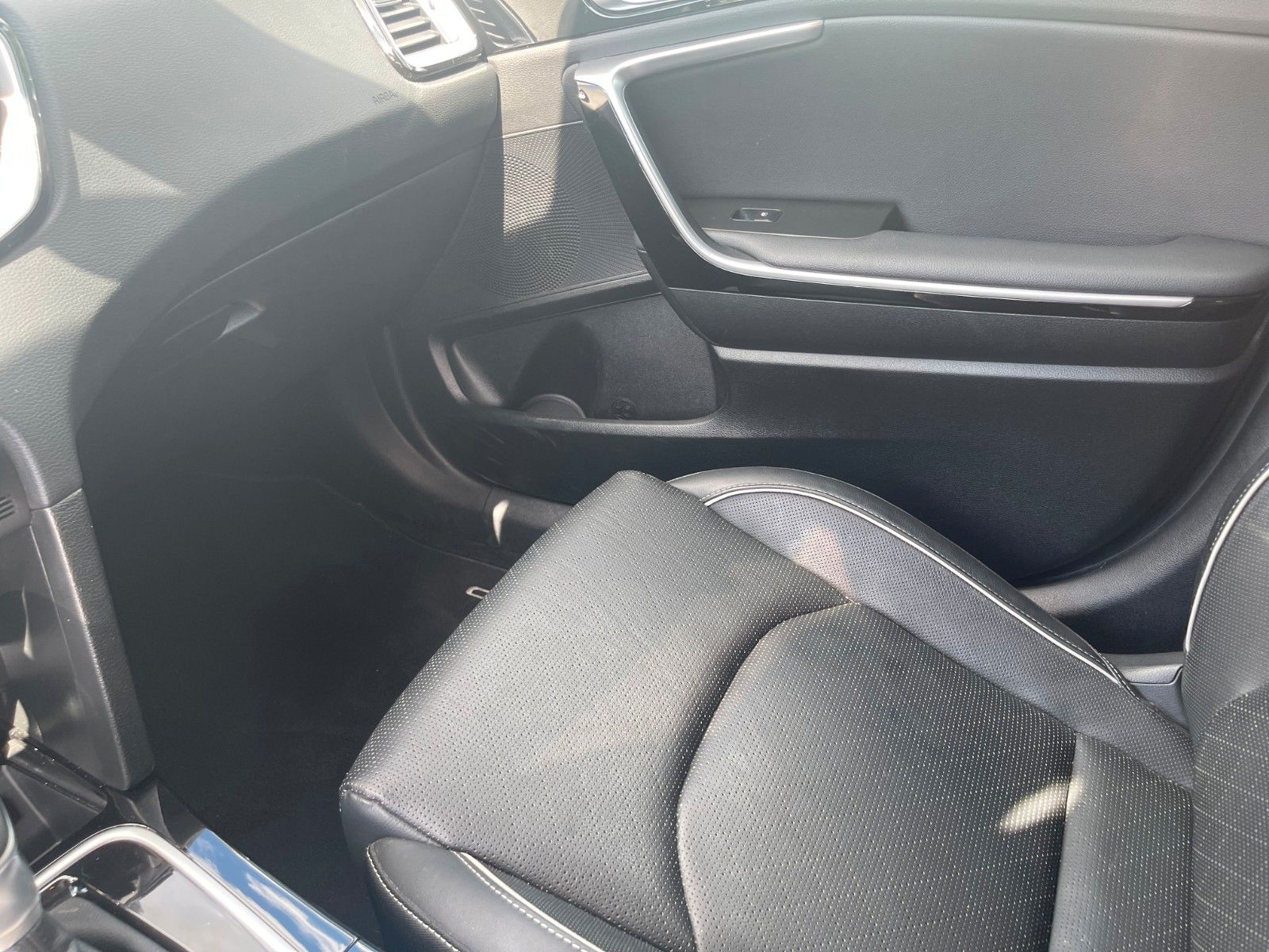 Kia Cee'd SW Platinum Plug-In - Samsaru's Car Outlet