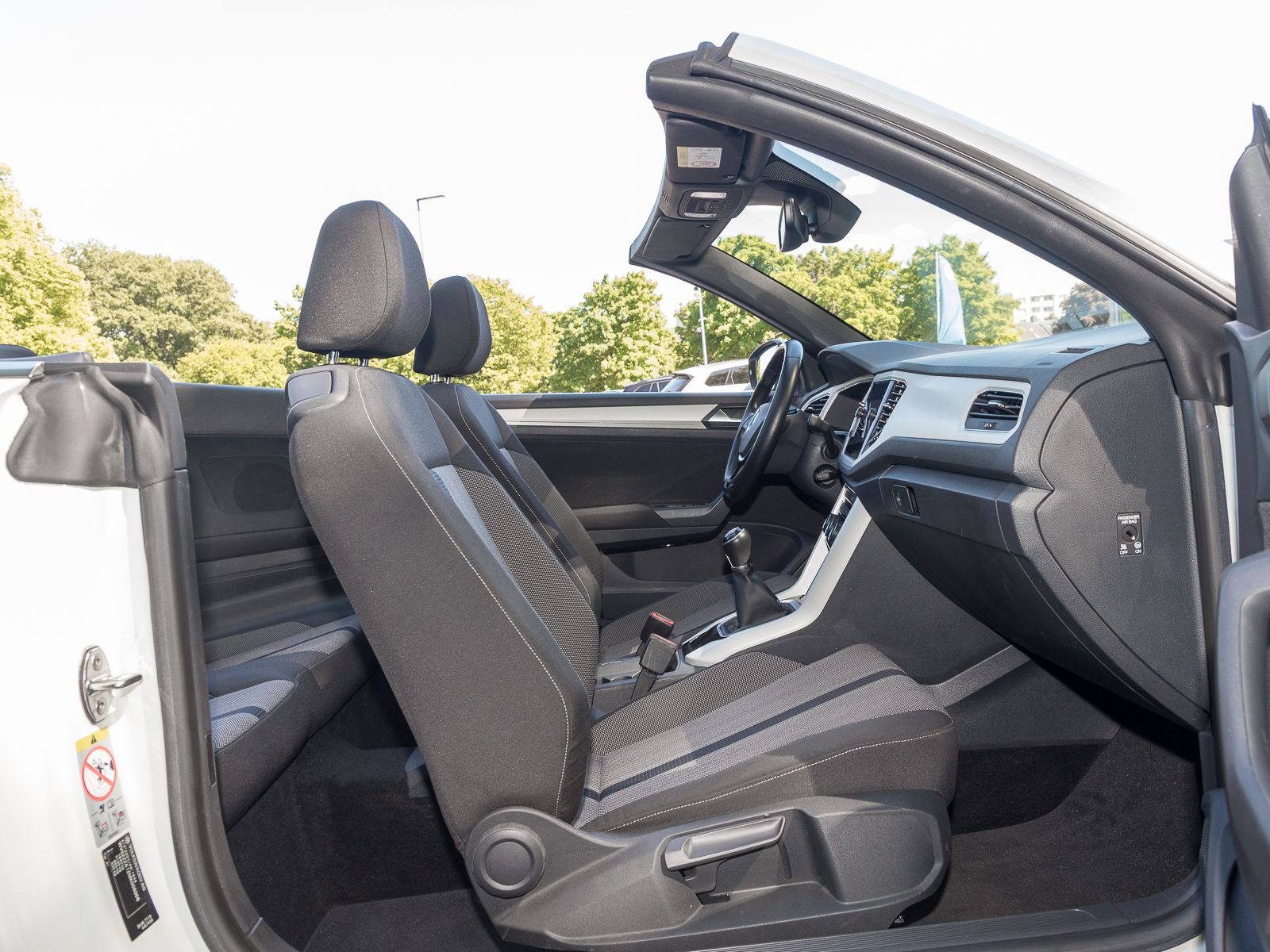 Volkswagen T-Roc 1.0 TSI Style - Samsaru's Car Outlet