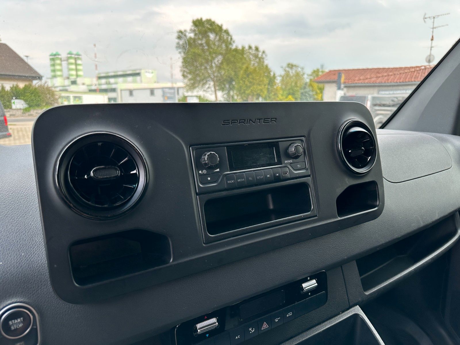 Mercedes-Benz eSprinter III - Samsaru's Car Outlet