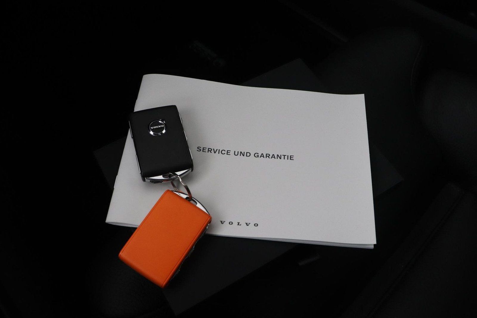Volvo S60 T8 Recharge Ultimate Dark | HEICO SPORTIV |