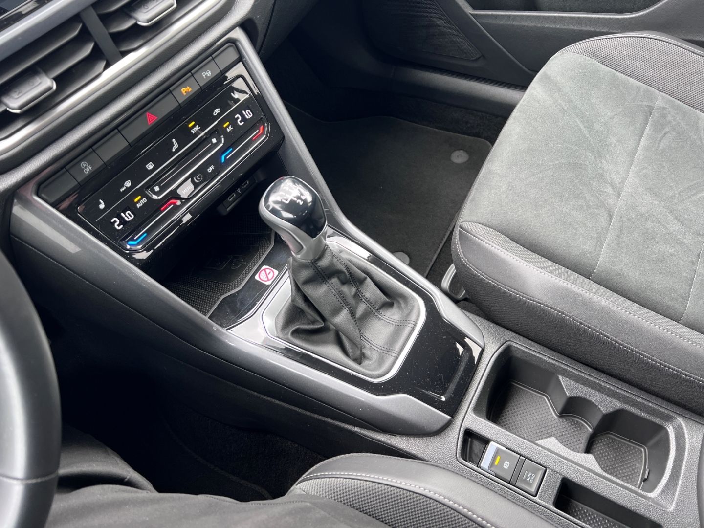 Volkswagen T-Roc 1.0 TSI Style - Samsaru's Car Outlet