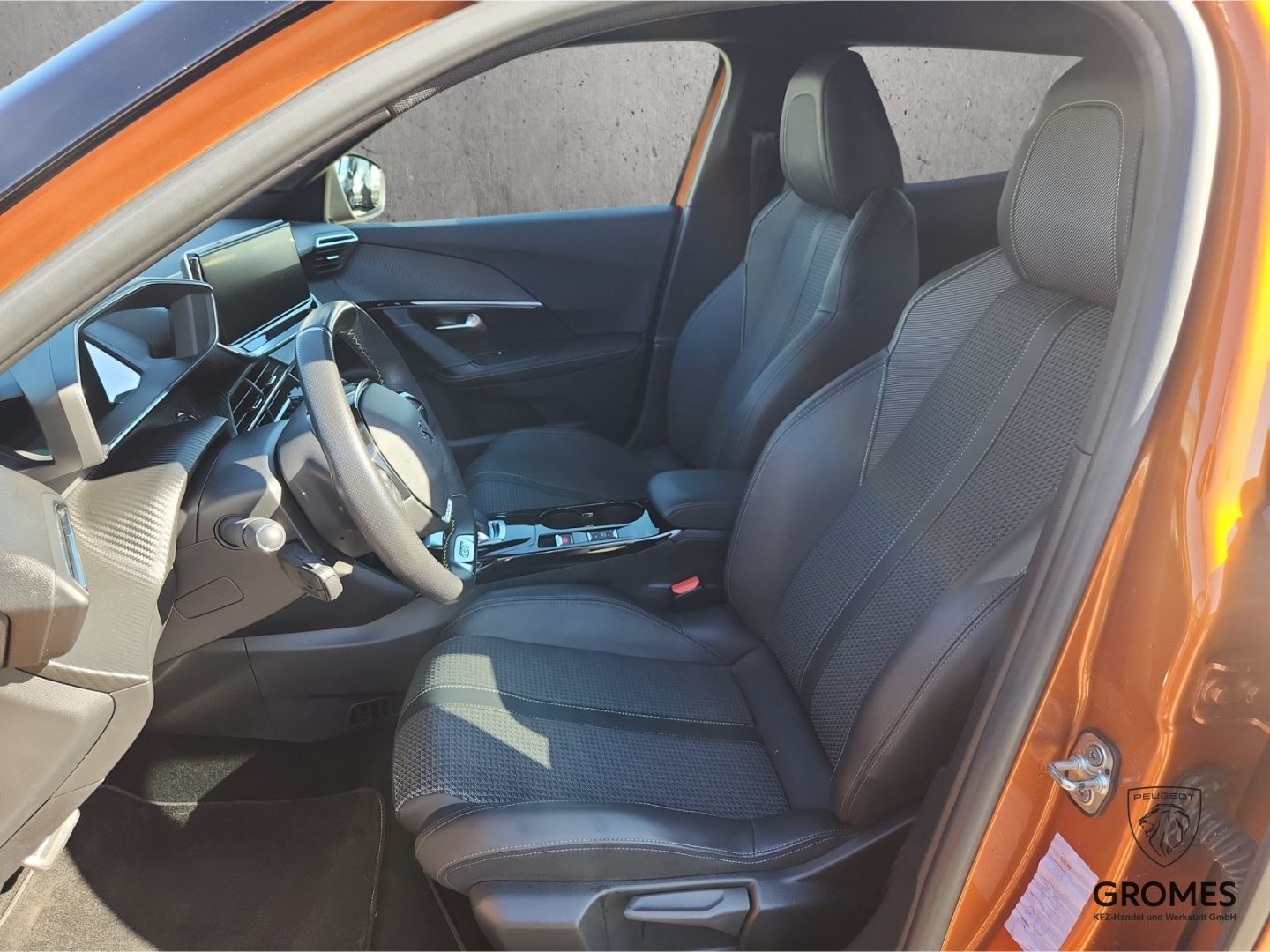 Peugeot 2008 e 136 GT - Samsaru's Car Outlet
