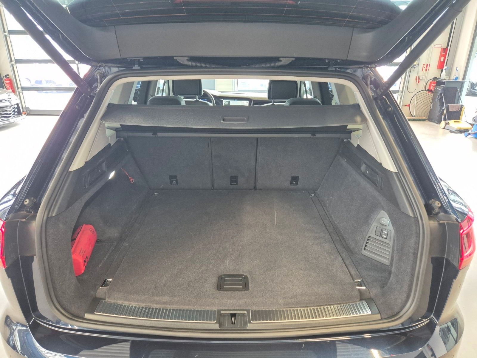 Volkswagen TOUAREG 3.0TSI ELEGANCE 4M eHYBRID - Samsaru's Car Outlet