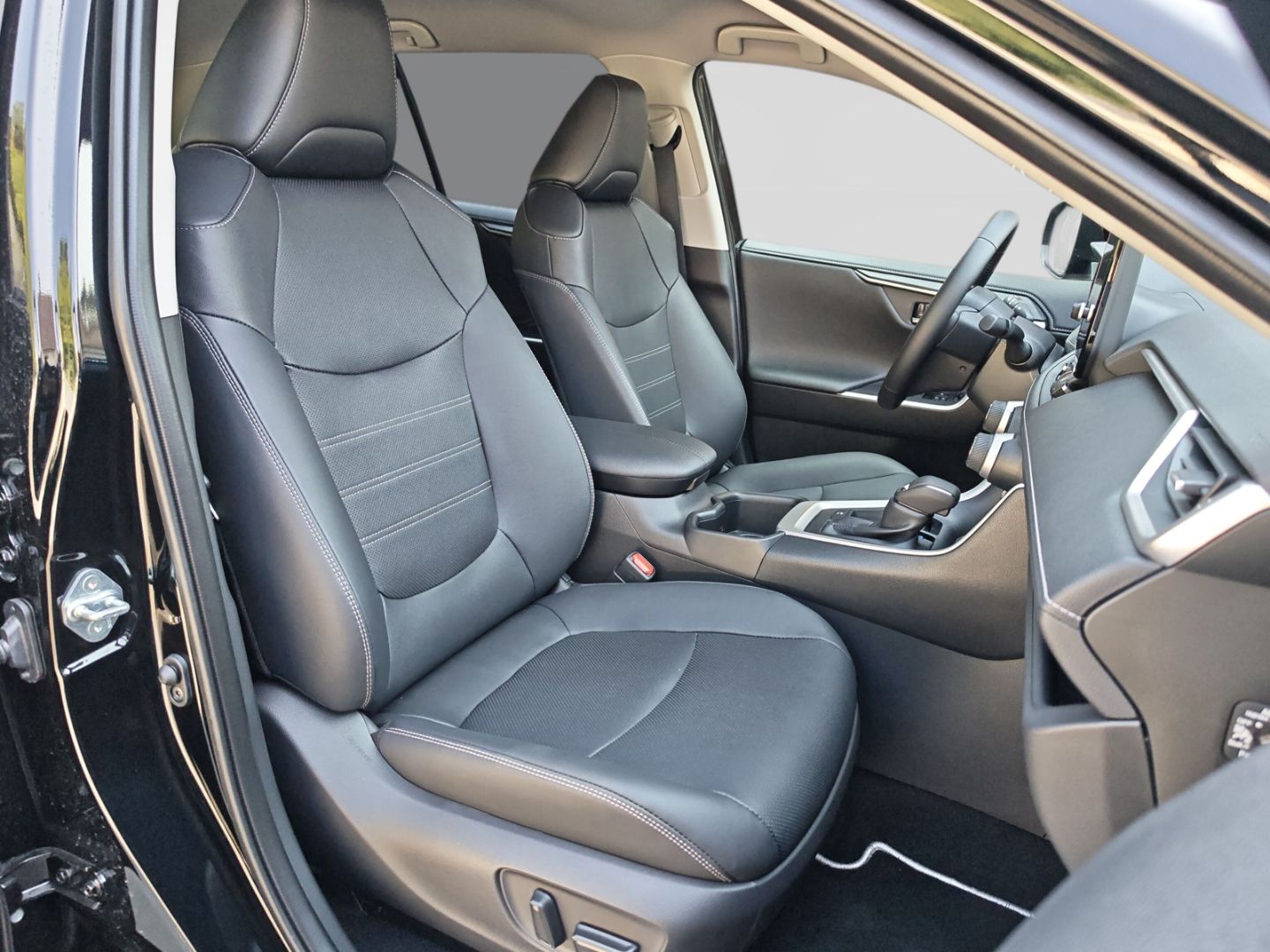 Toyota RAV 4 2.5 Hybrid 4x2 Lounge +Leder +Sitzbelüftun