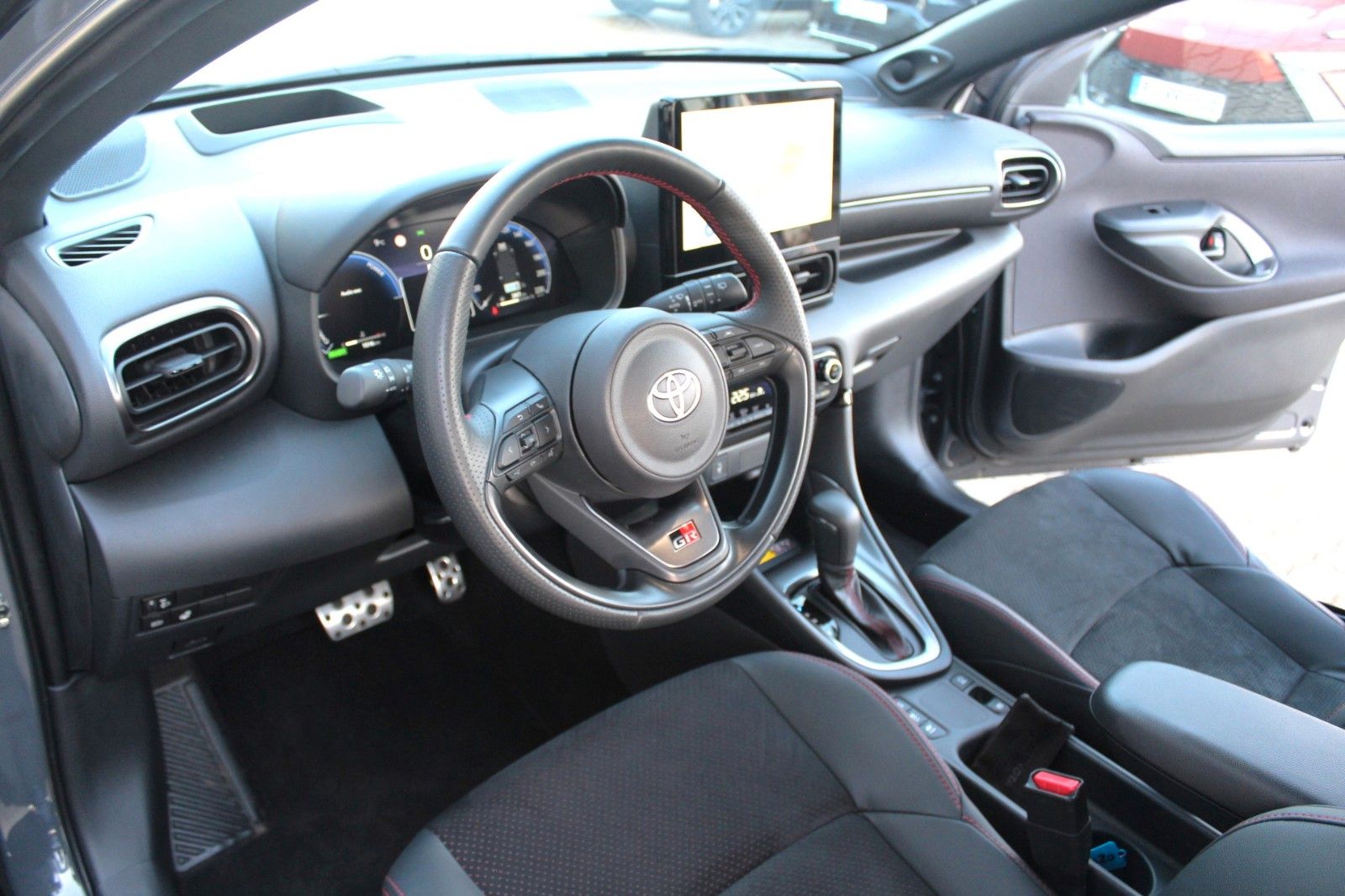 Toyota Yaris Hybrid GR Sport*LED*PDC*KAMERA*HEAD-UP*JBL