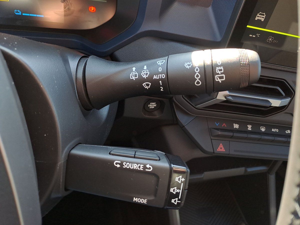 Dacia Duster JOURNEY HYBRID 140 - Samsaru's Car Outlet