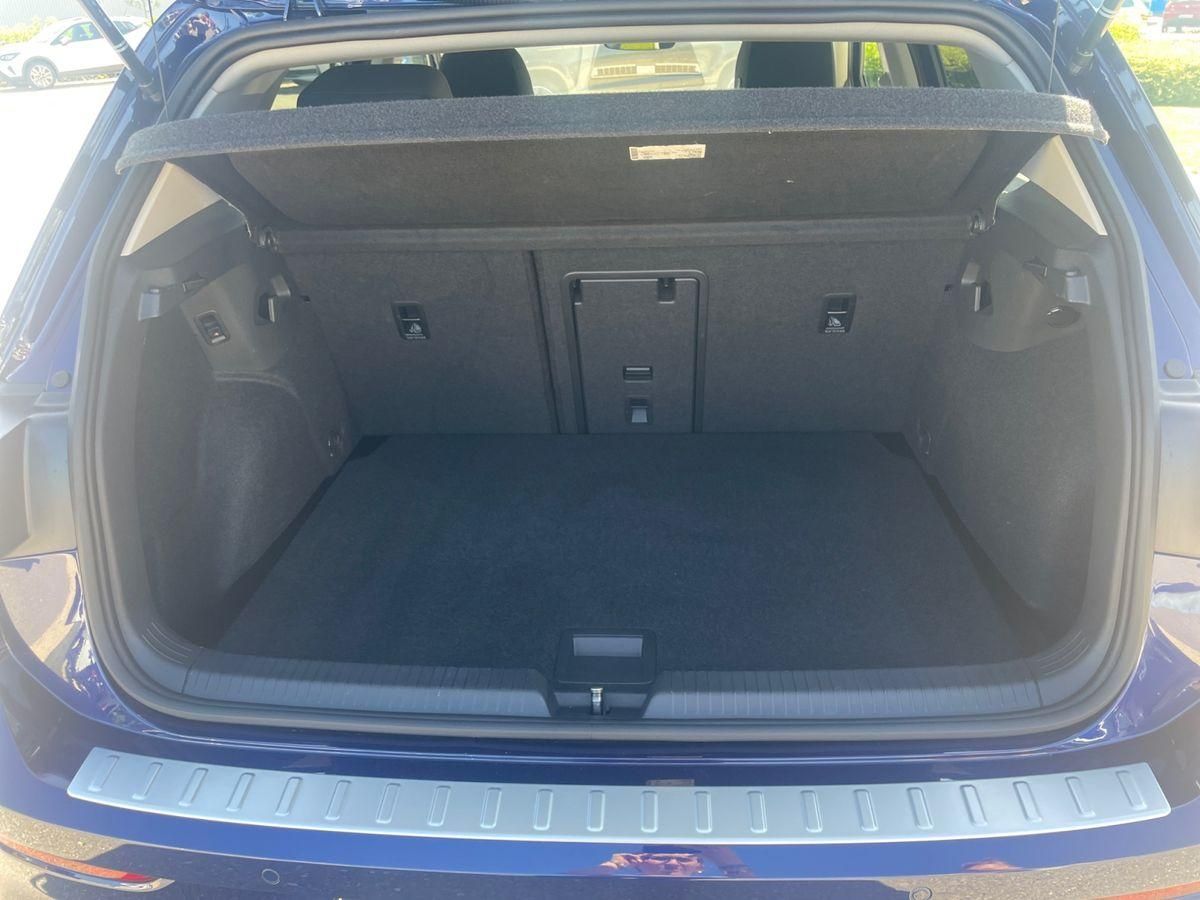 Volkswagen Golf VIII 1.5 eTSI DSG MOVE+ - Samsaru's Car Outlet