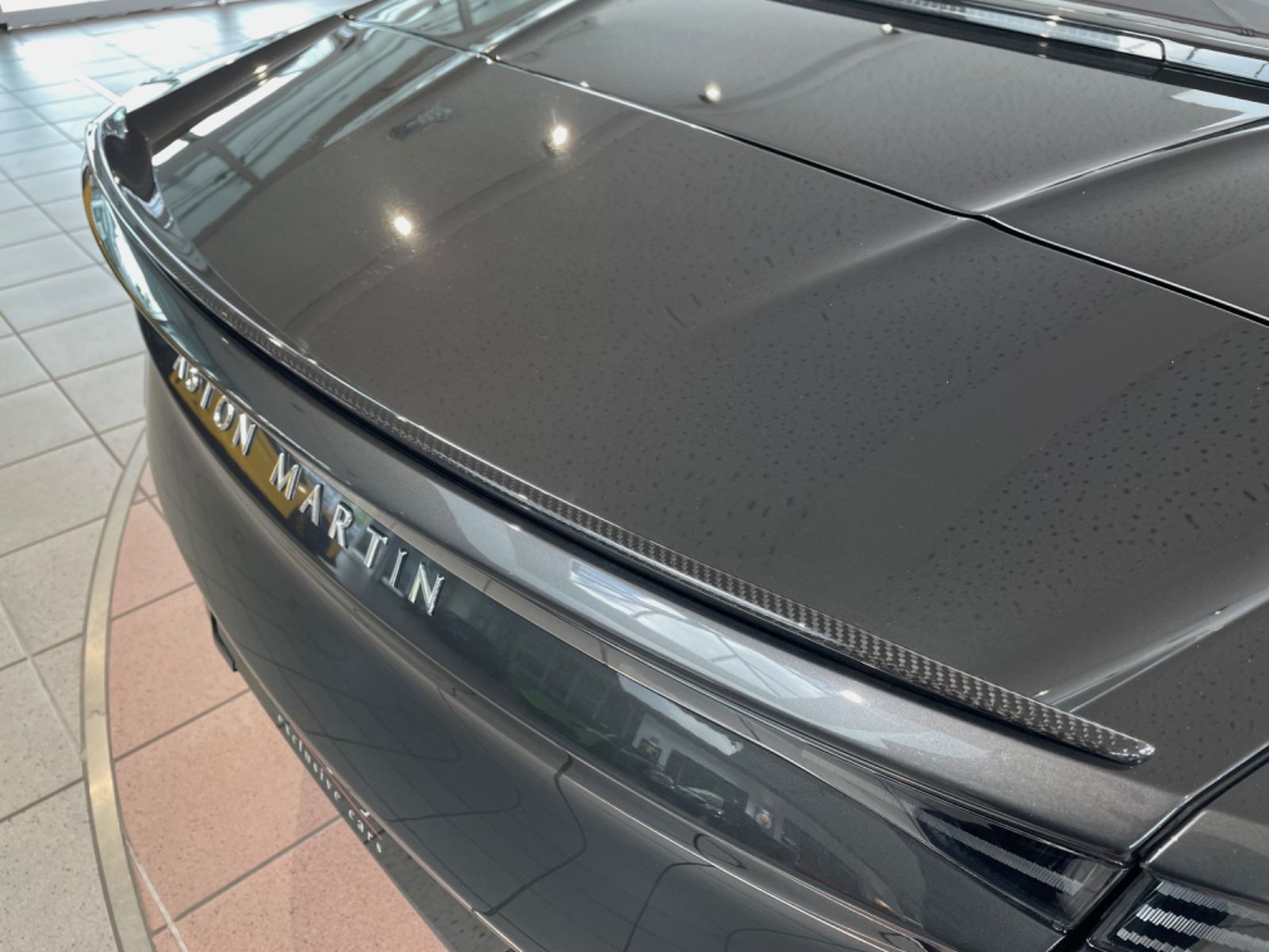 Aston Martin DBS V12 Superleggera Volante