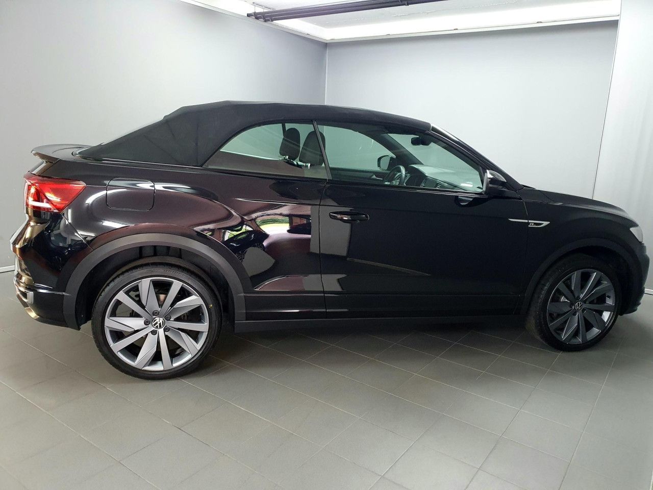 Volkswagen T-Roc 1.5TSI DSG R-Line - Samsaru's Car Outlet