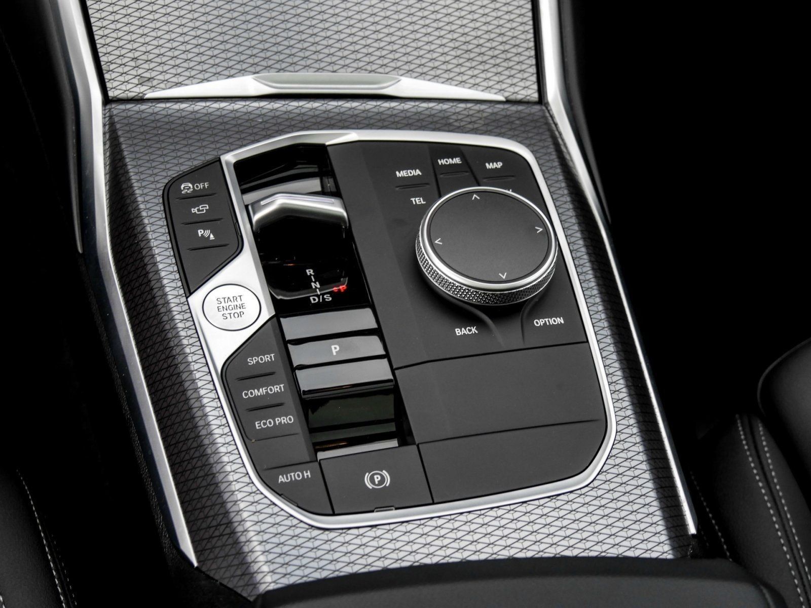 BMW 320i M Sport HuD RFK Pano AHK LED