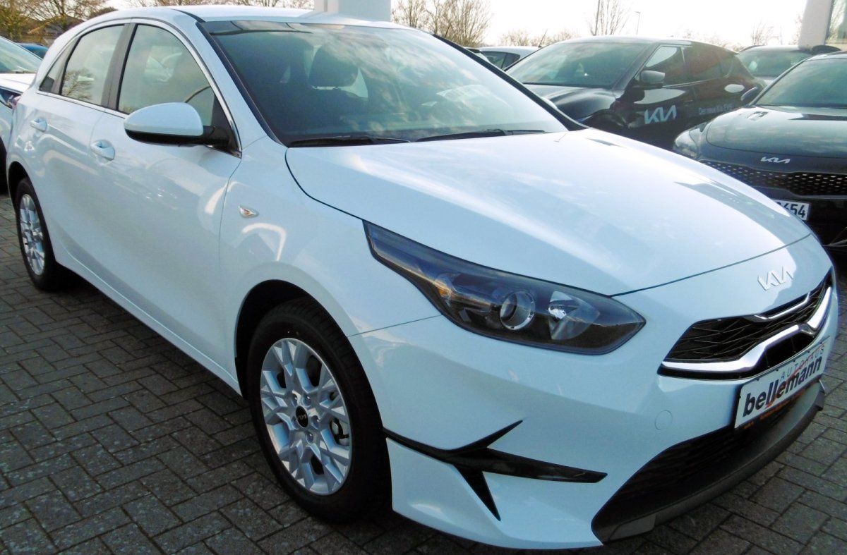 Kia Ceed 1.6 CRDi DCT Vision - Samsaru's Car Outlet