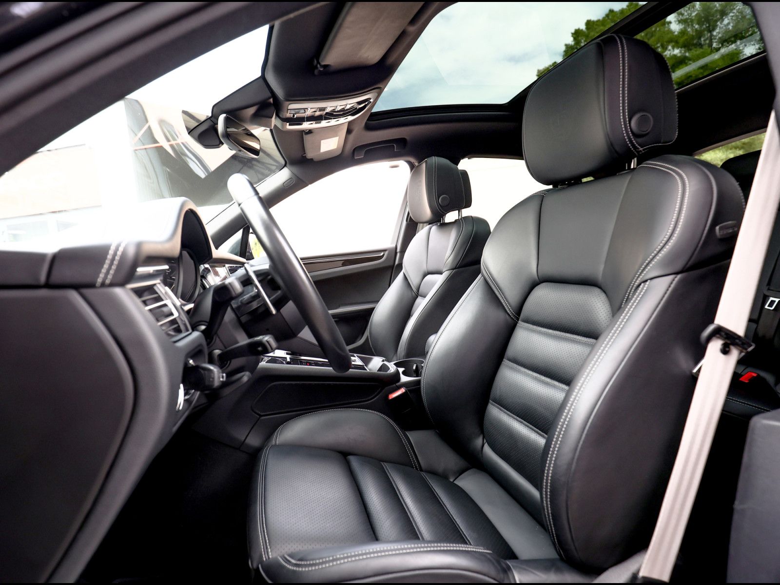 Porsche Macan III S PDK - Samsaru's Car Outlet