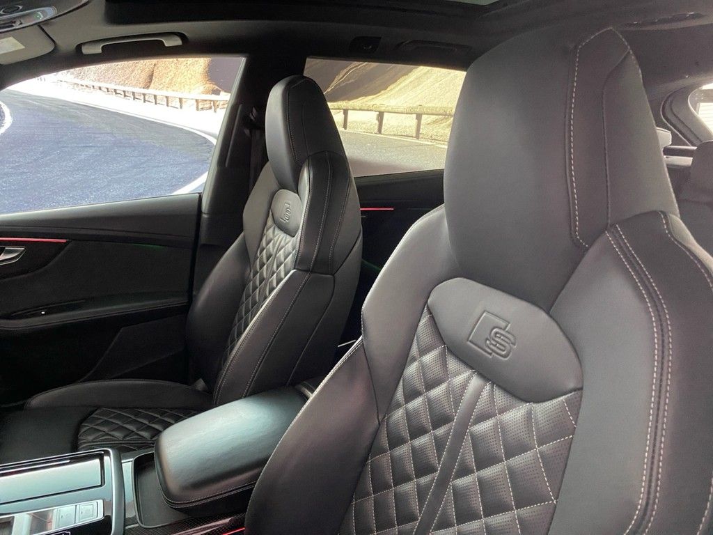 Audi Q8 50 TDI quattro S line PANO+AHK+CARBON+ACC+B&O